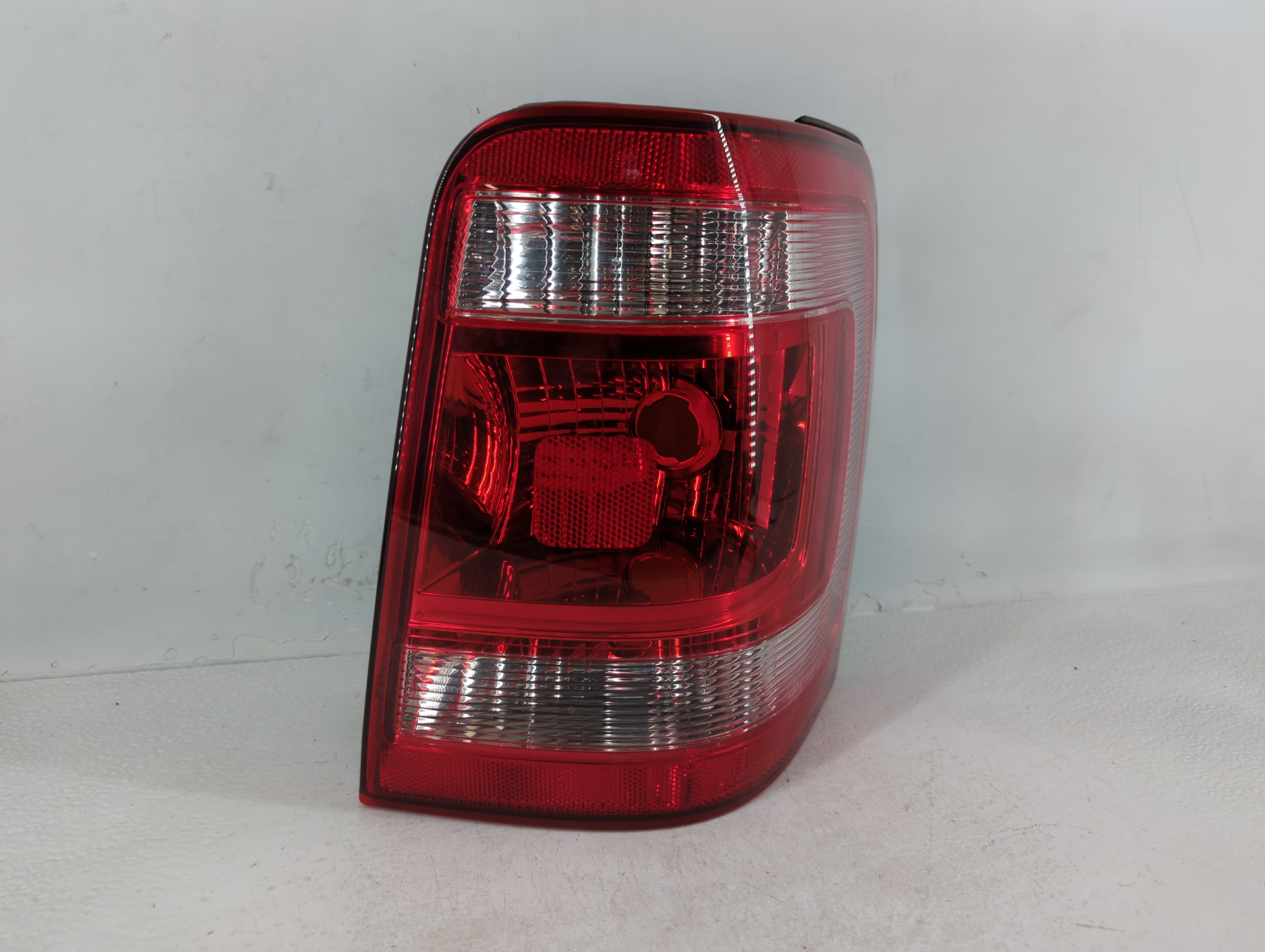 Ford Escape Passenger Right Side Tail Light Taillight Oem 641433 - Oemusedautoparts1.com