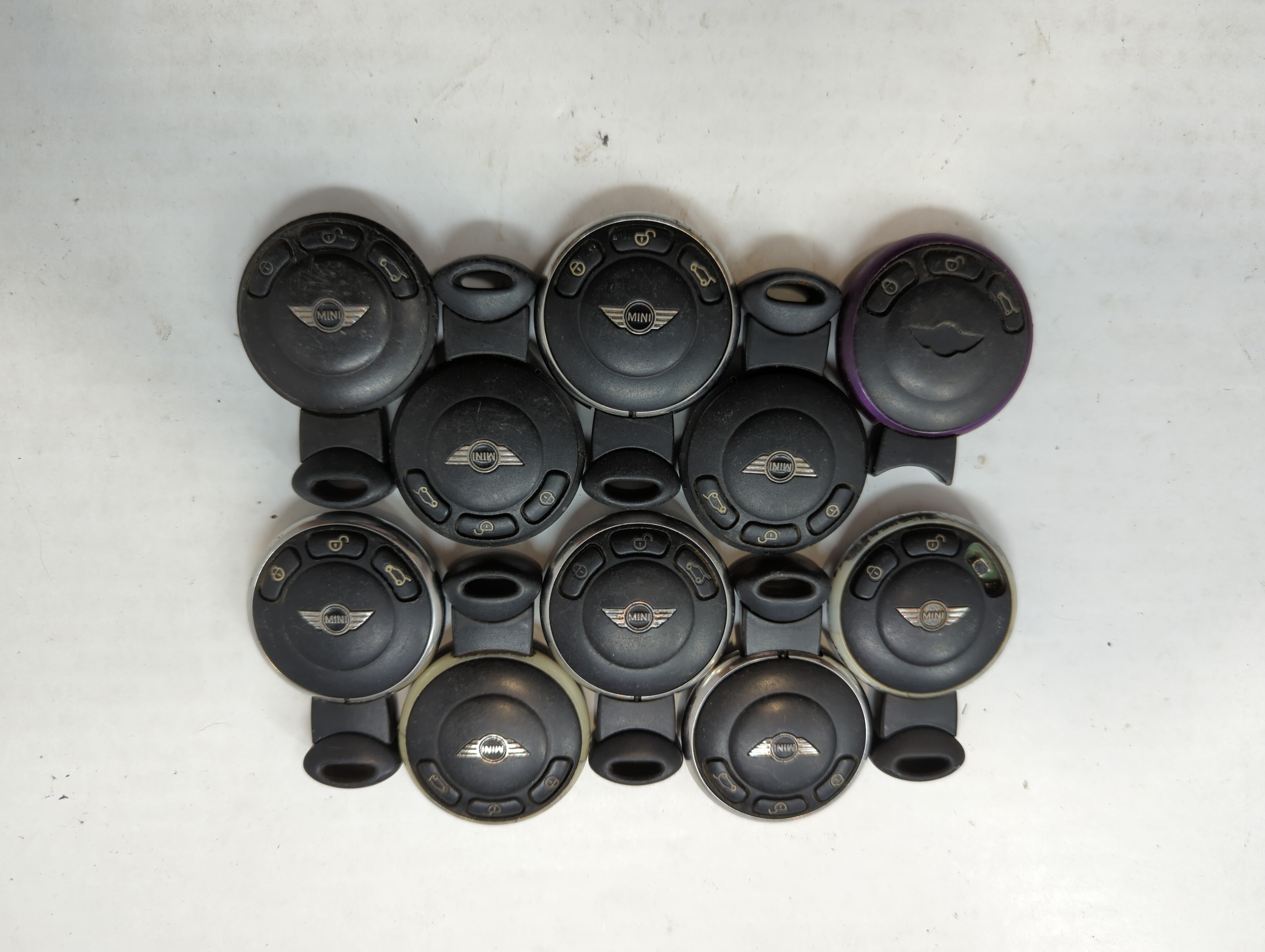 Picture of Lot of 10 Mini Keyless Entry Remote Fob IYZKEYR5602 MIXED PART NUMBERS 641674