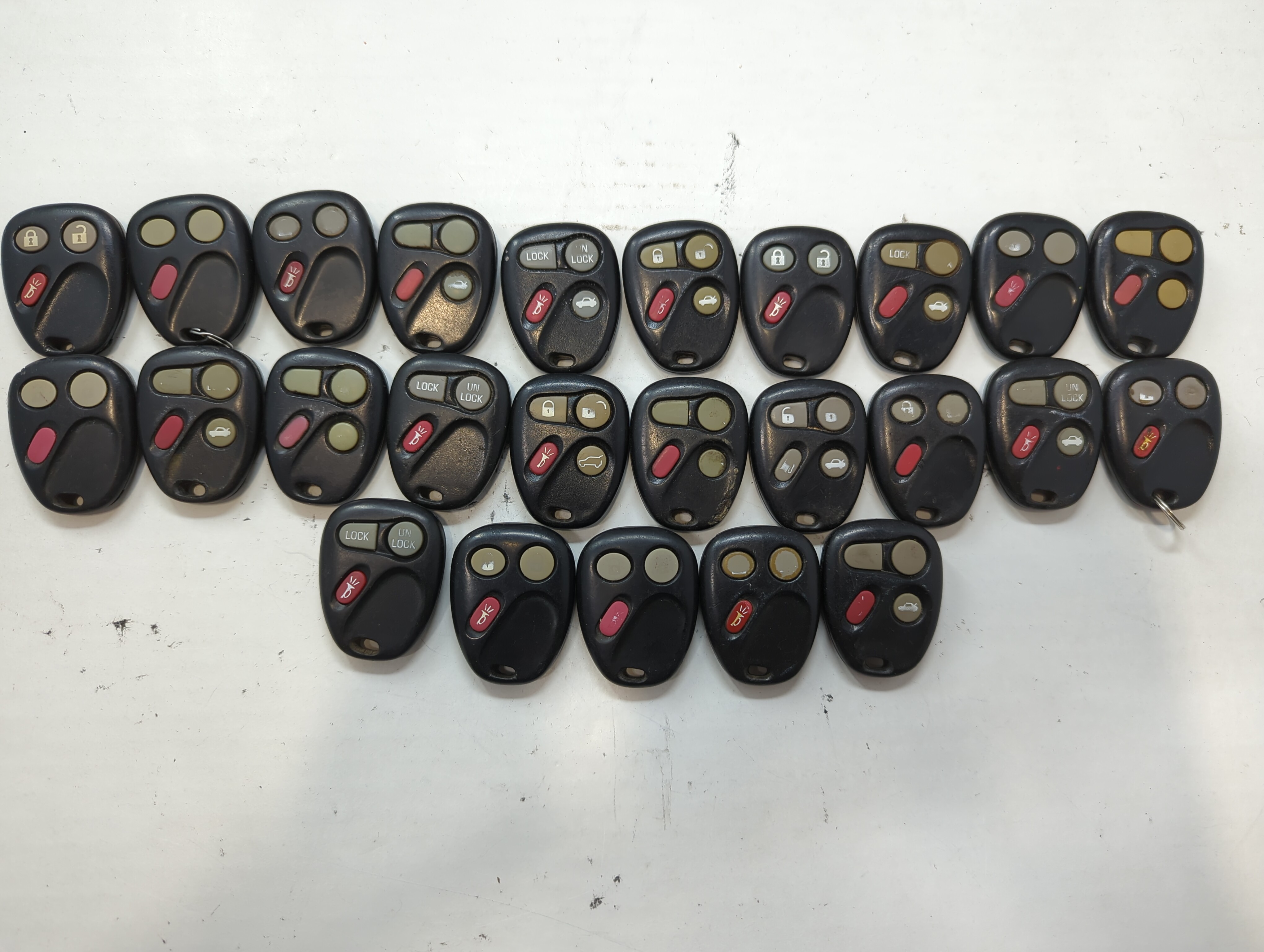 Lot of 25 Chevrolet Keyless Entry Remote Fob MYT3X689B | KOBUT1BT | 641738 - Oemusedautoparts1.com