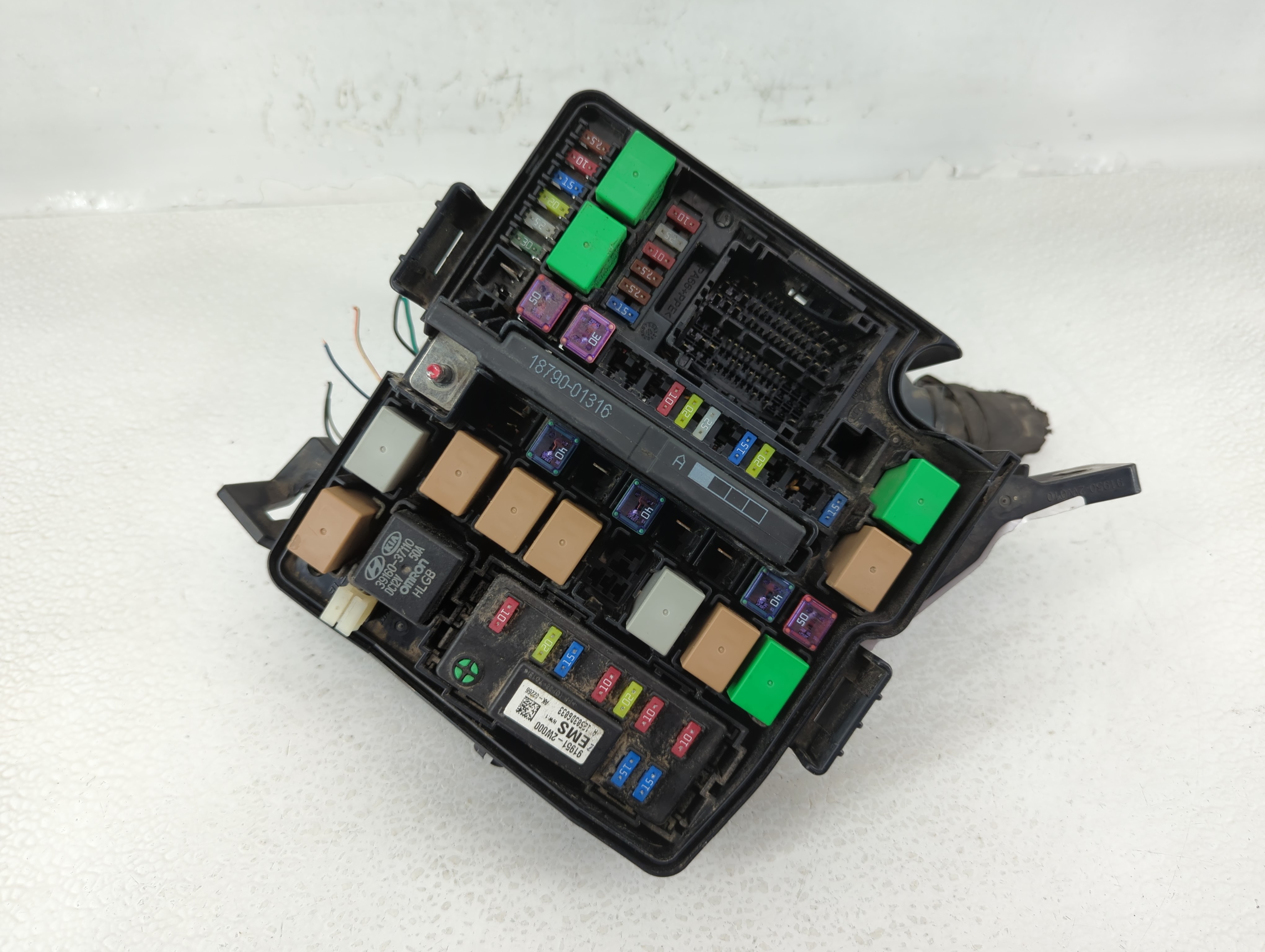 2013 Hyundai Santa Fe Fusebox Fuse Box Relay Module 642717 - Oemusedautoparts1.com