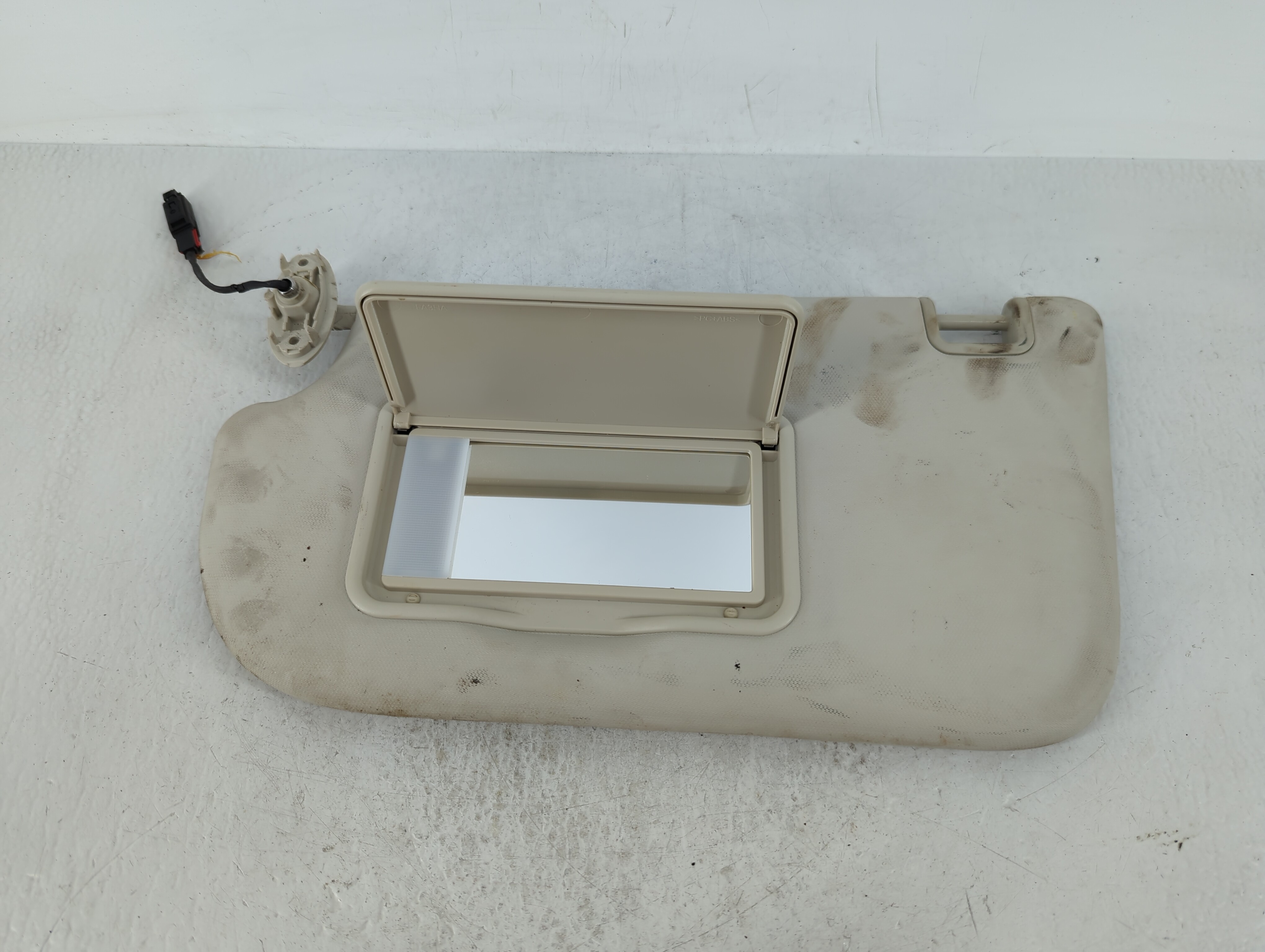 2014 Ford Focus Driver Sun Visor Mirror Left Sunvisor Cream 644440 - Oemusedautoparts1.com