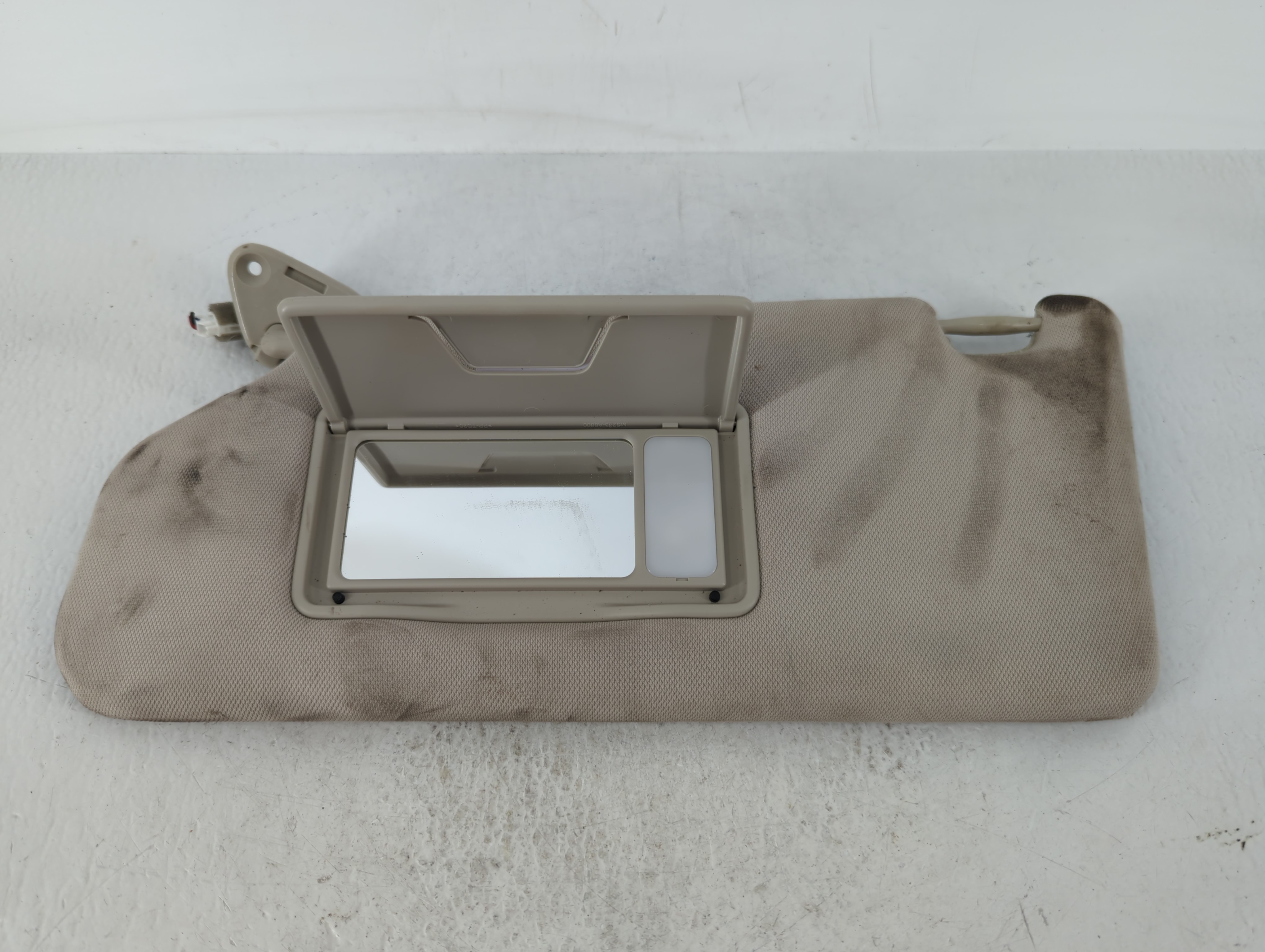2020 Mitsubishi Outlander Driver Sun Visor Mirror Left Sunvisor Grey 644873 - Oemusedautoparts1.com