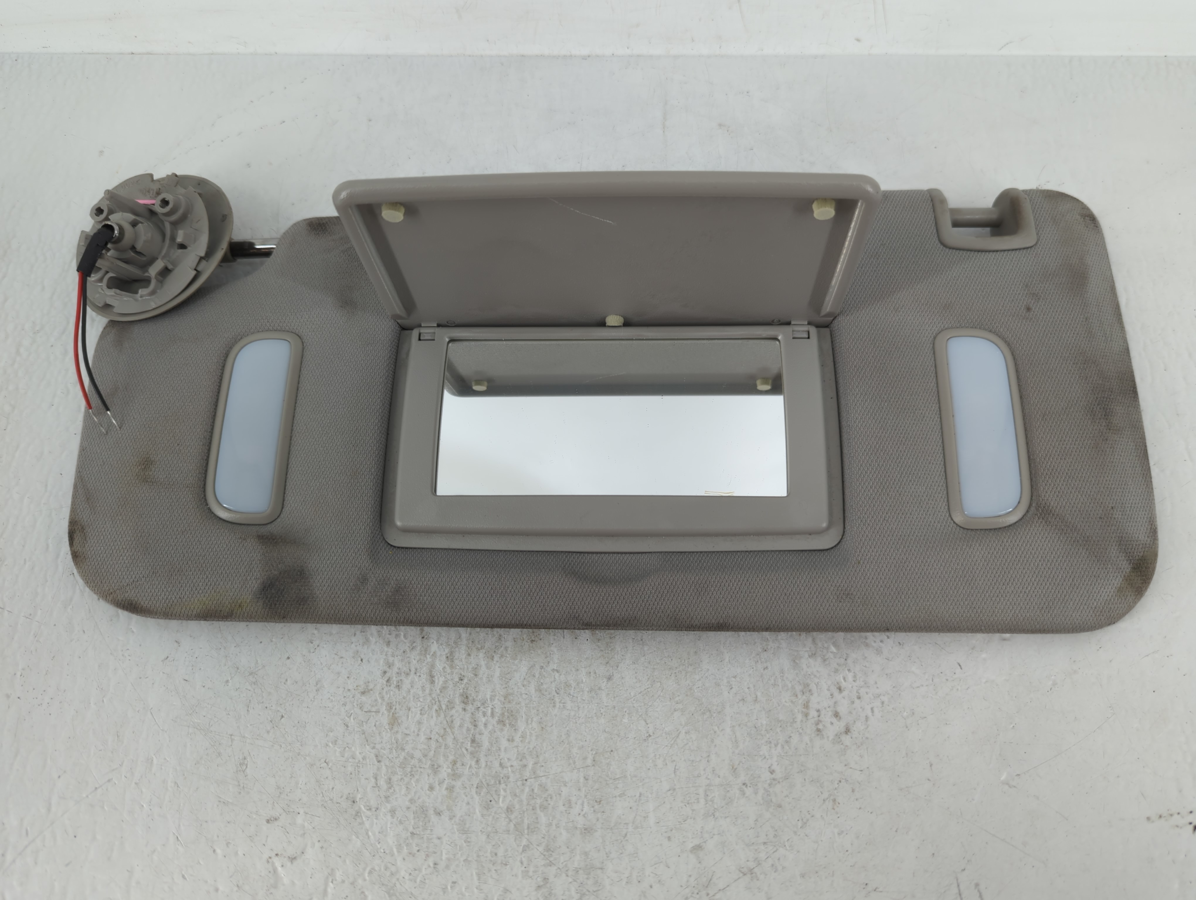 Chevrolet Traverse Driver Sun Visor Mirror Left Sunvisor Grey 644998 - Oemusedautoparts1.com