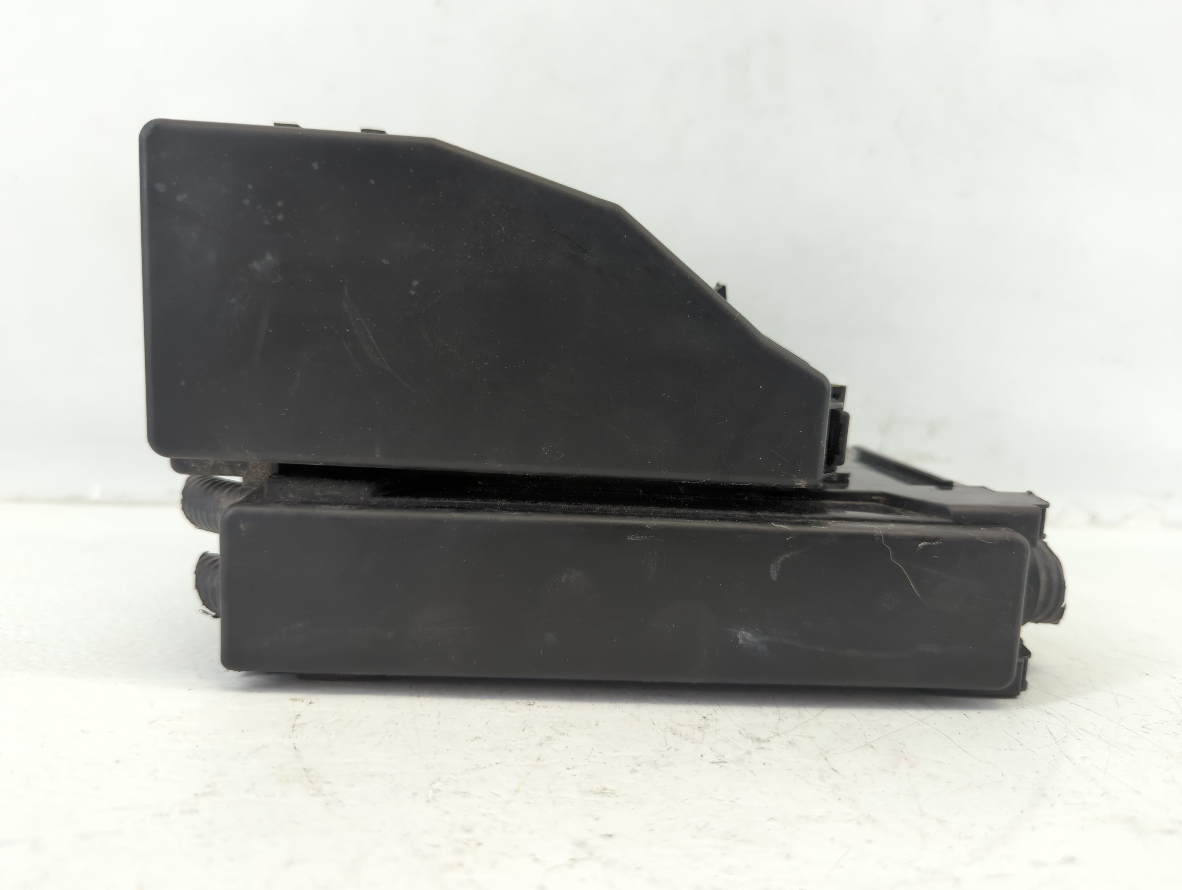 Picture of 2016-2021 Nissan Maxima Fusebox Fuse Box Relay Module 7254-5763-30 645191