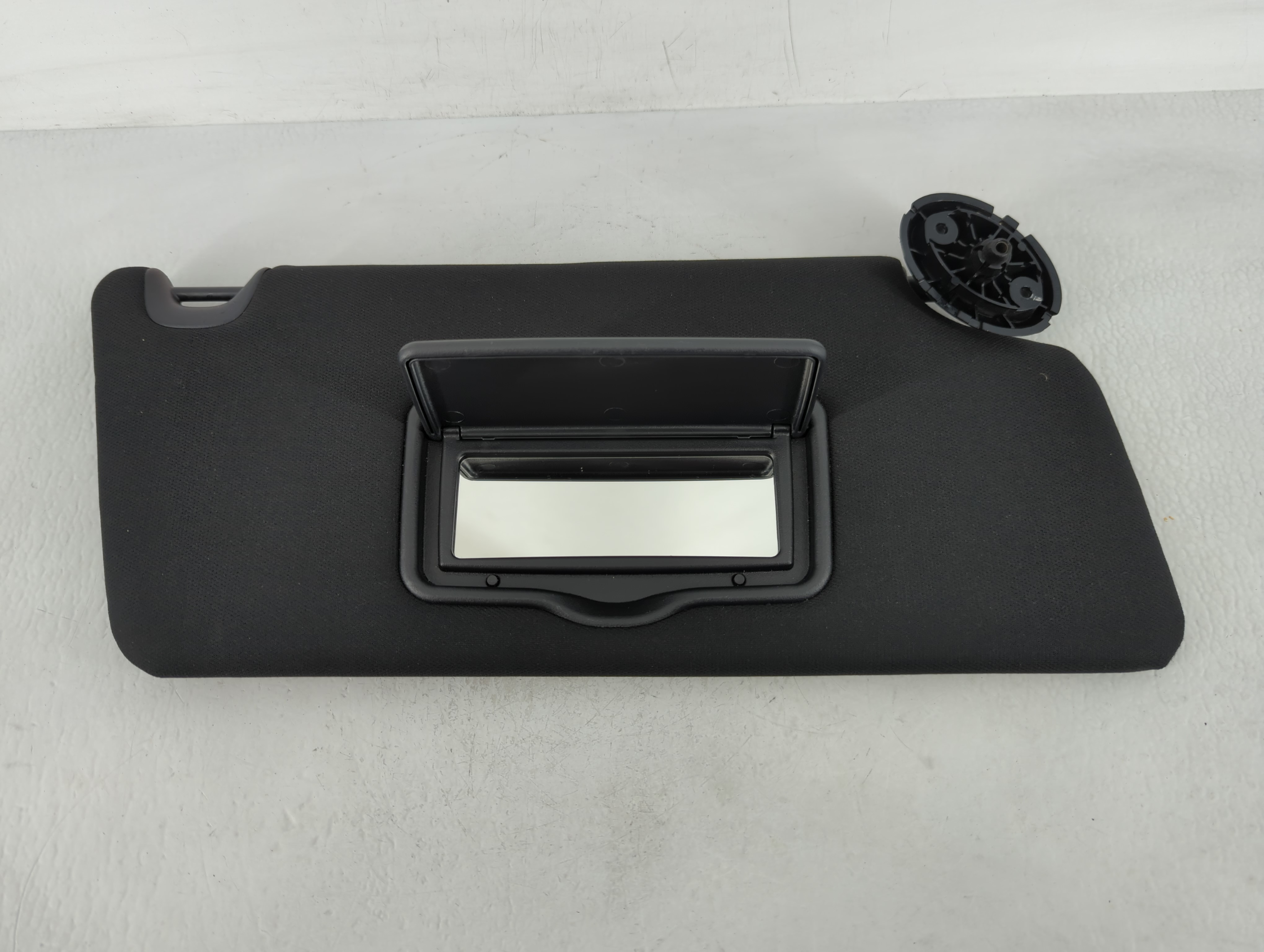 2017 Ford Explorer Passenger Sun Visor Mirror Right Sunvisor Black 647158 - Oemusedautoparts1.com