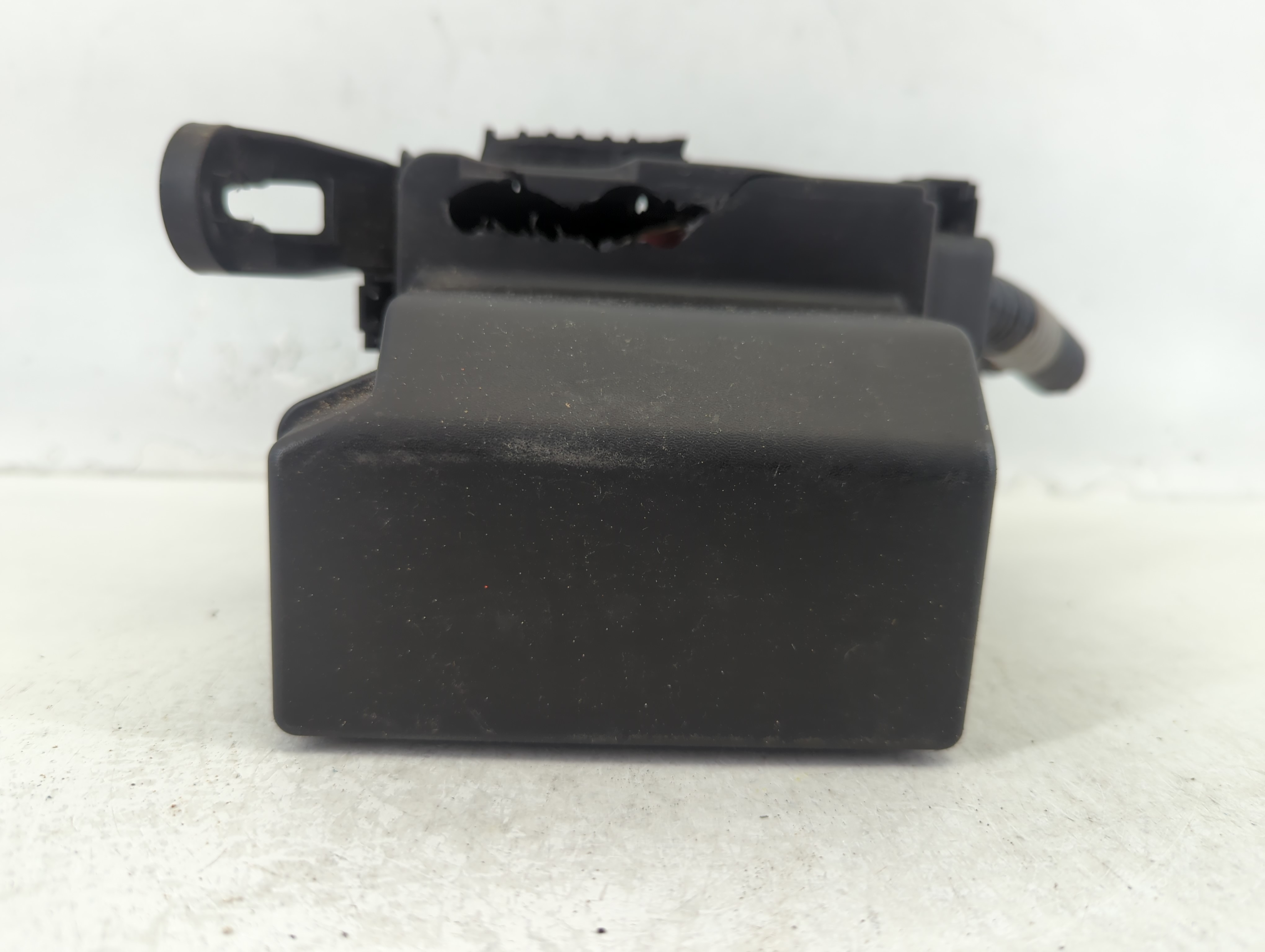 Picture of 2018-2021 Nissan Kicks Fusebox Fuse Box Relay Module 647379