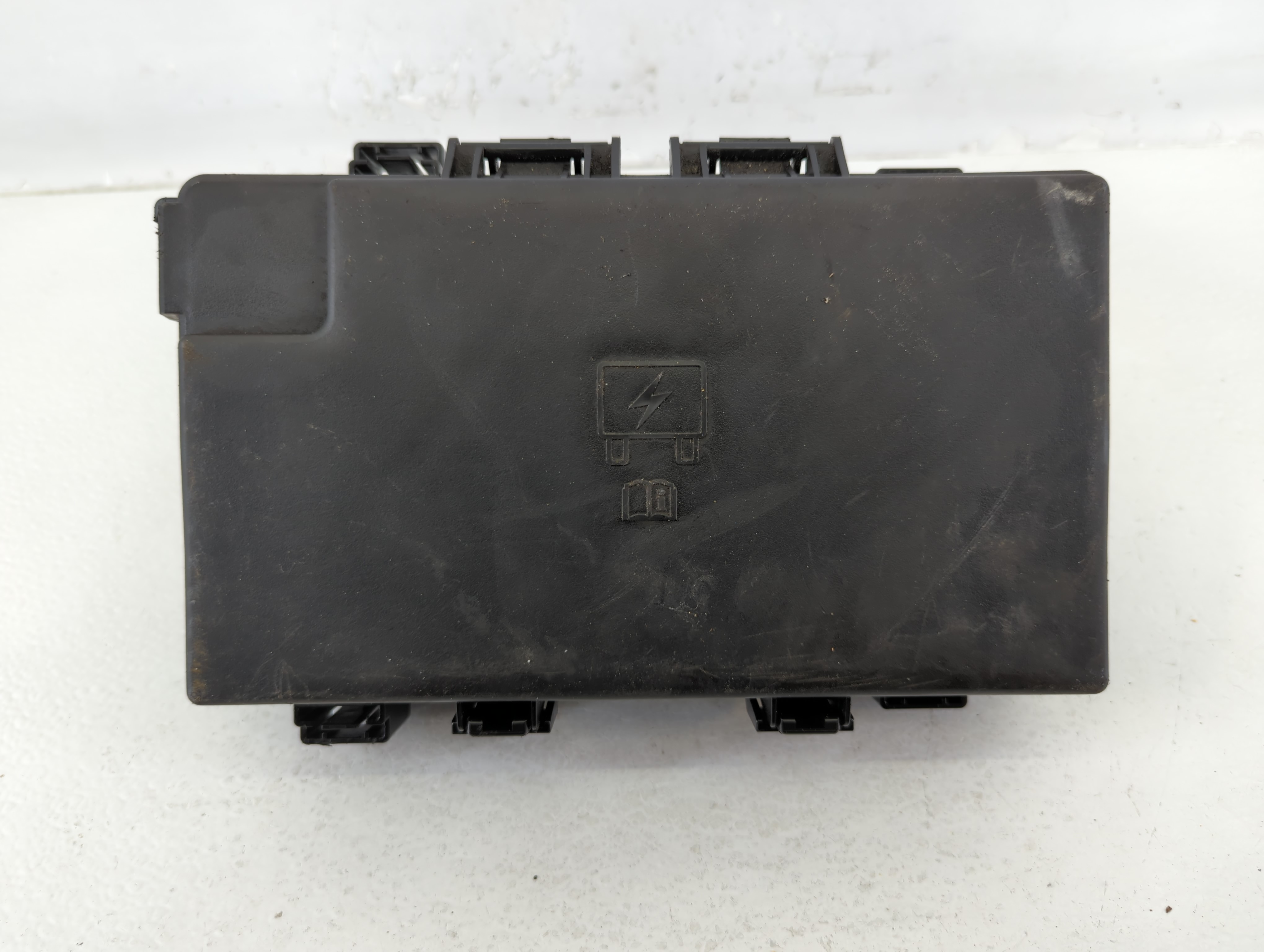 Picture of 2016-2020 Buick Envision Fusebox Fuse Box Relay Module P68366000ad B 653154