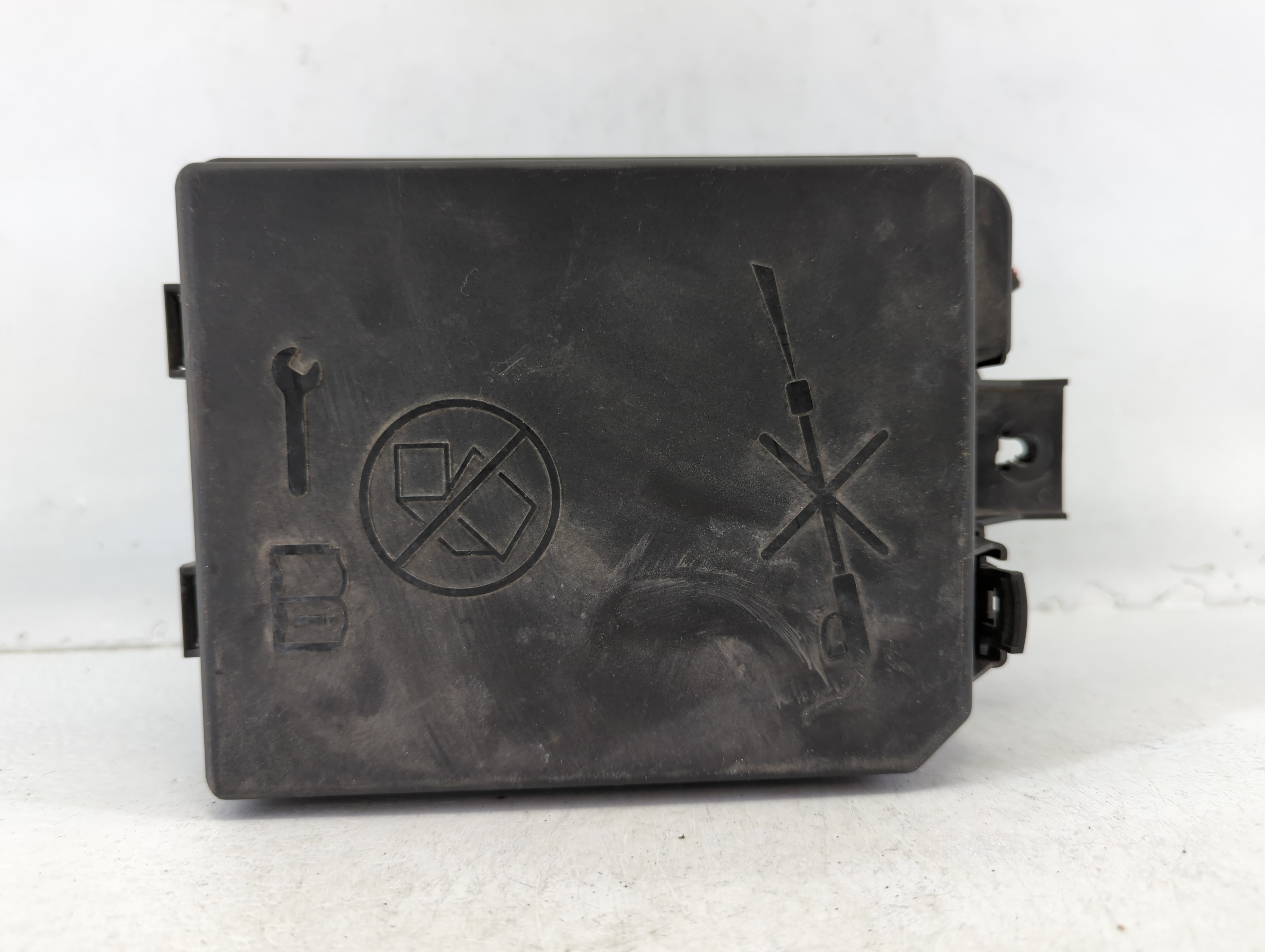 Picture of 2018-2021 Chevrolet Trax Fusebox Fuse Box Relay Module 653374