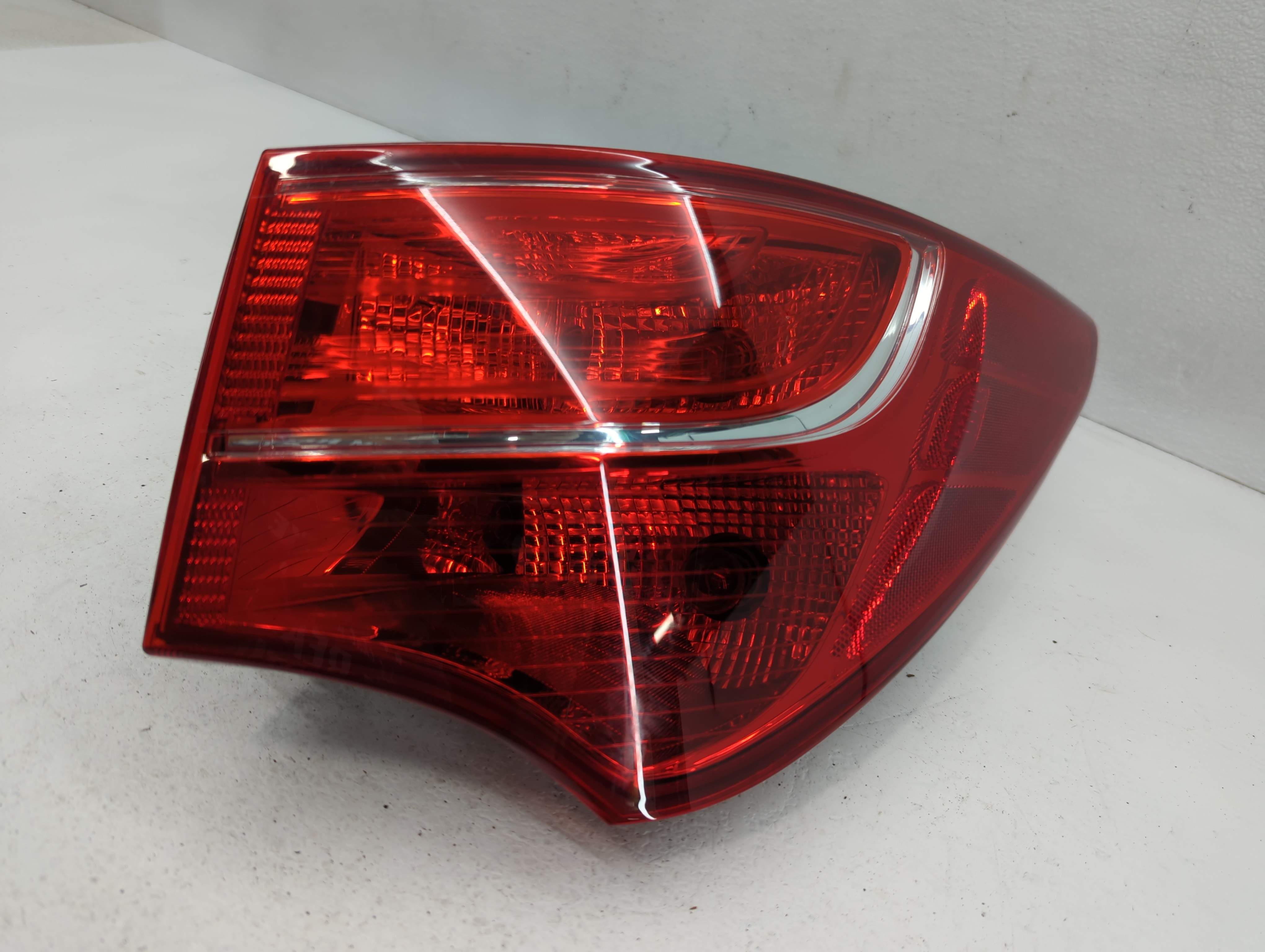 Picture of 2013-2016 Hyundai Santa Fe Passenger Right Side Tail Light Taillight Oem 654115