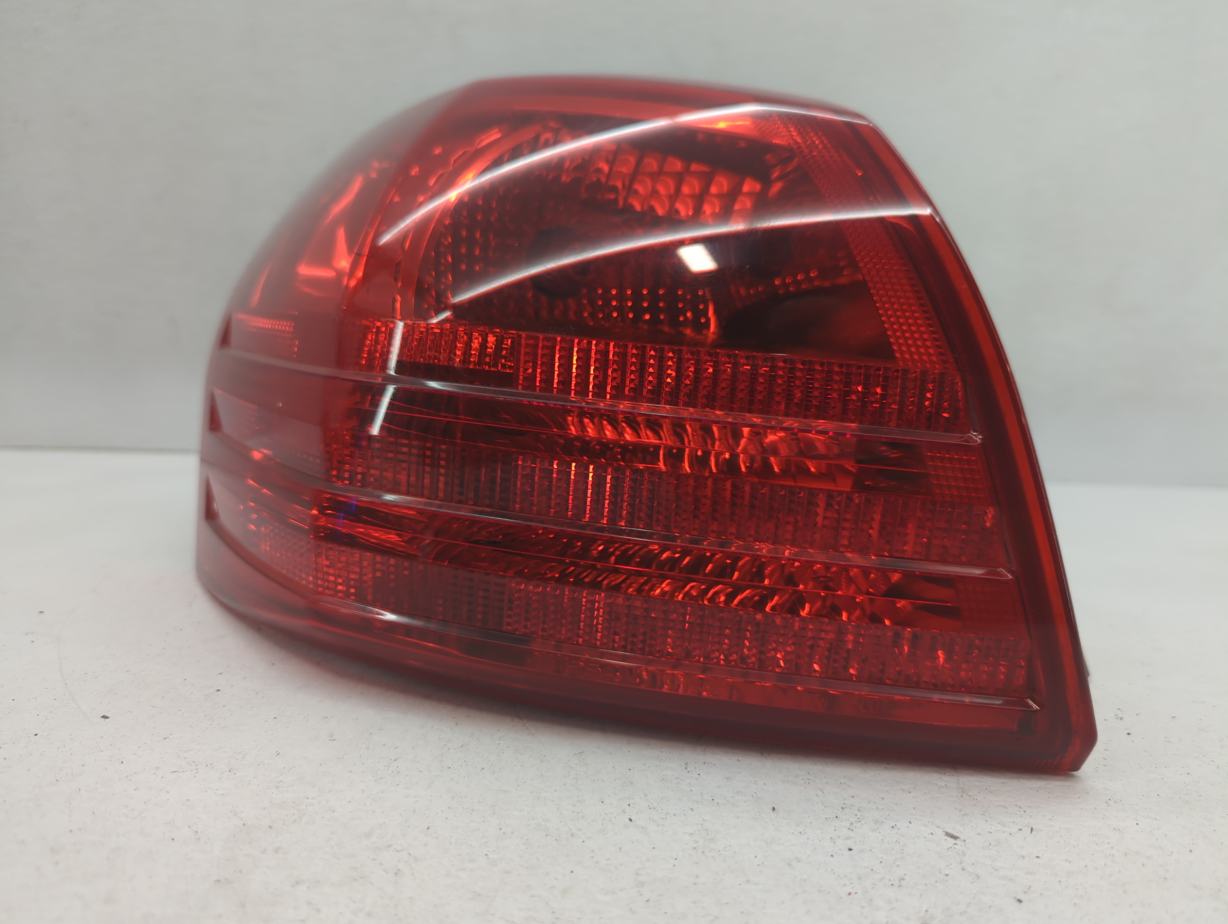 Picture of 2008-2015 Nissan Rogue Driver Left Side Tail Light Taillight Oem 654168