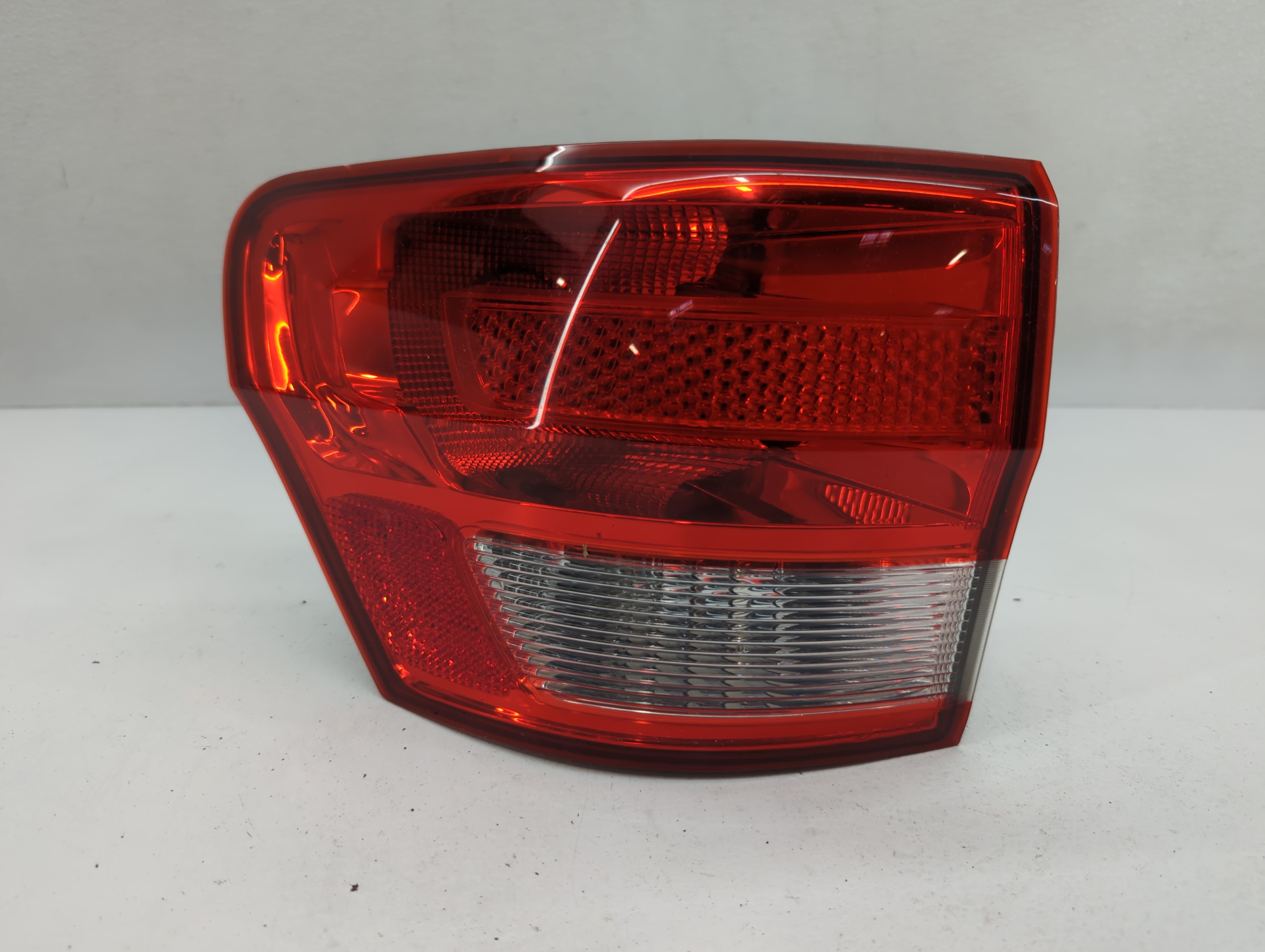 2012 Jeep Grand Cherokee Driver Left Side Tail Light Taillight Oem 654617 - Oemusedautoparts1.com