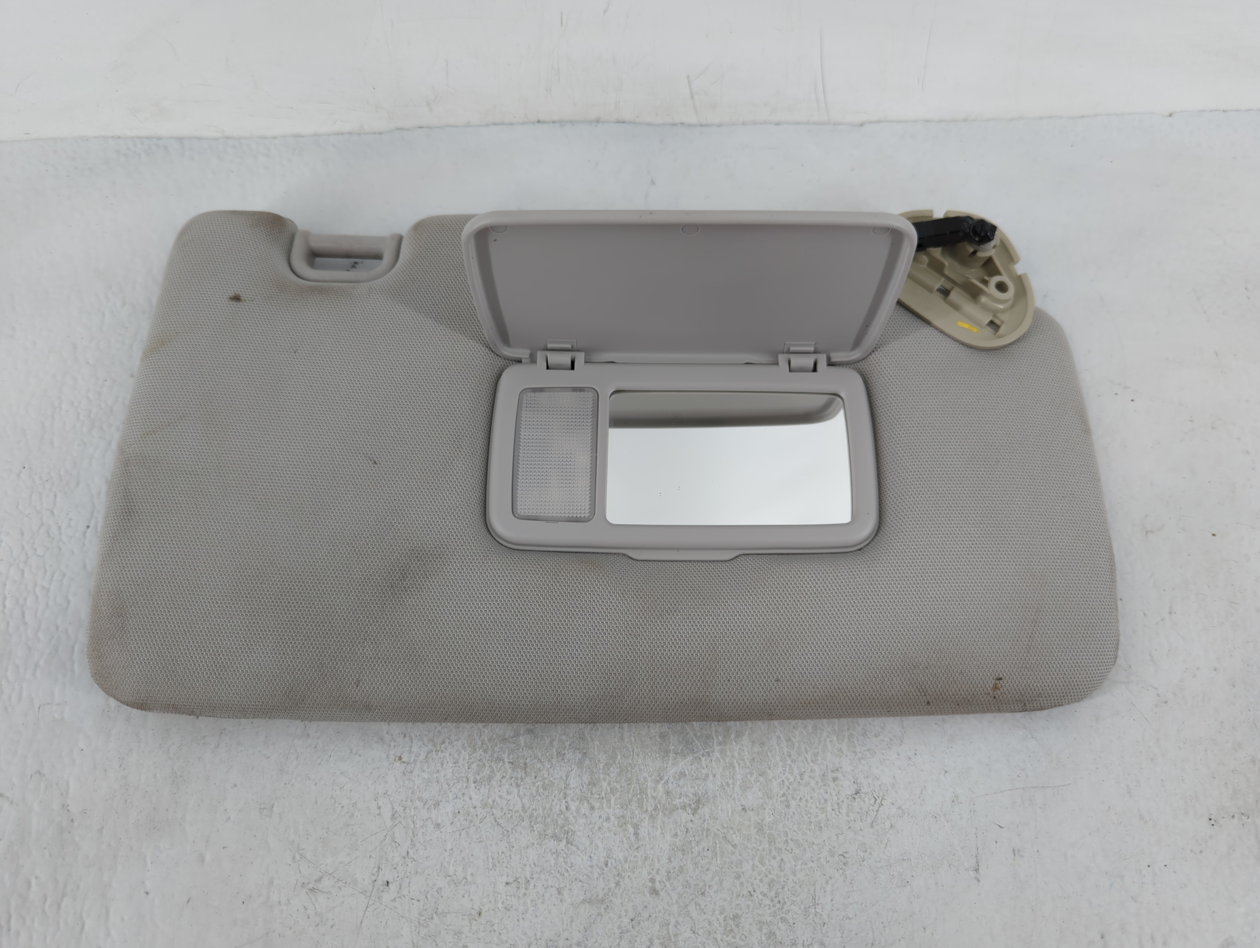 2017 Subaru Forester Passenger Sun Visor Mirror Right Sunvisor Grey 654793 - Oemusedautoparts1.com