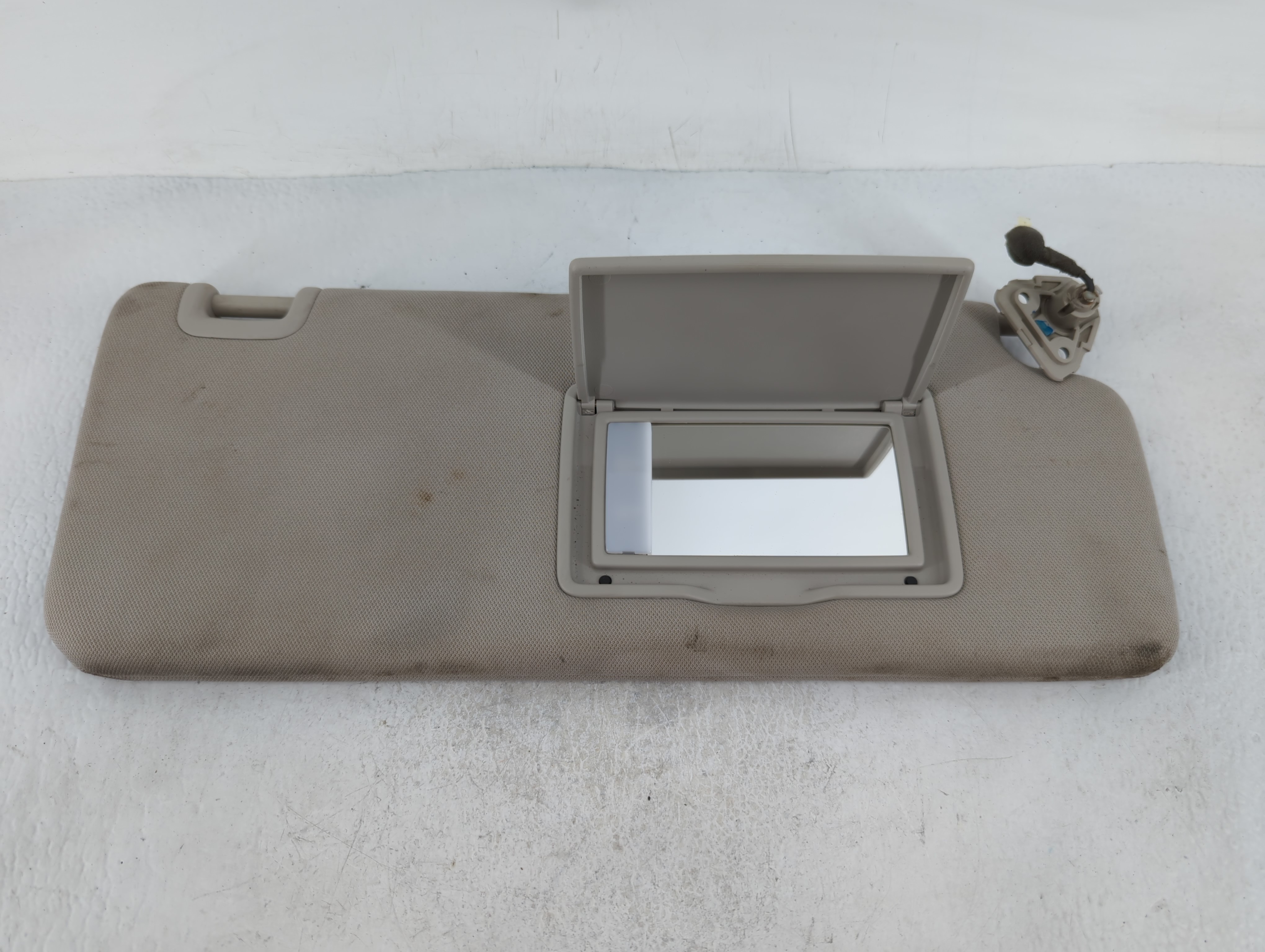 Picture of 2021 Nissan Titan Passenger Sun Visor Mirror Right Sunvisor Ivory 654850