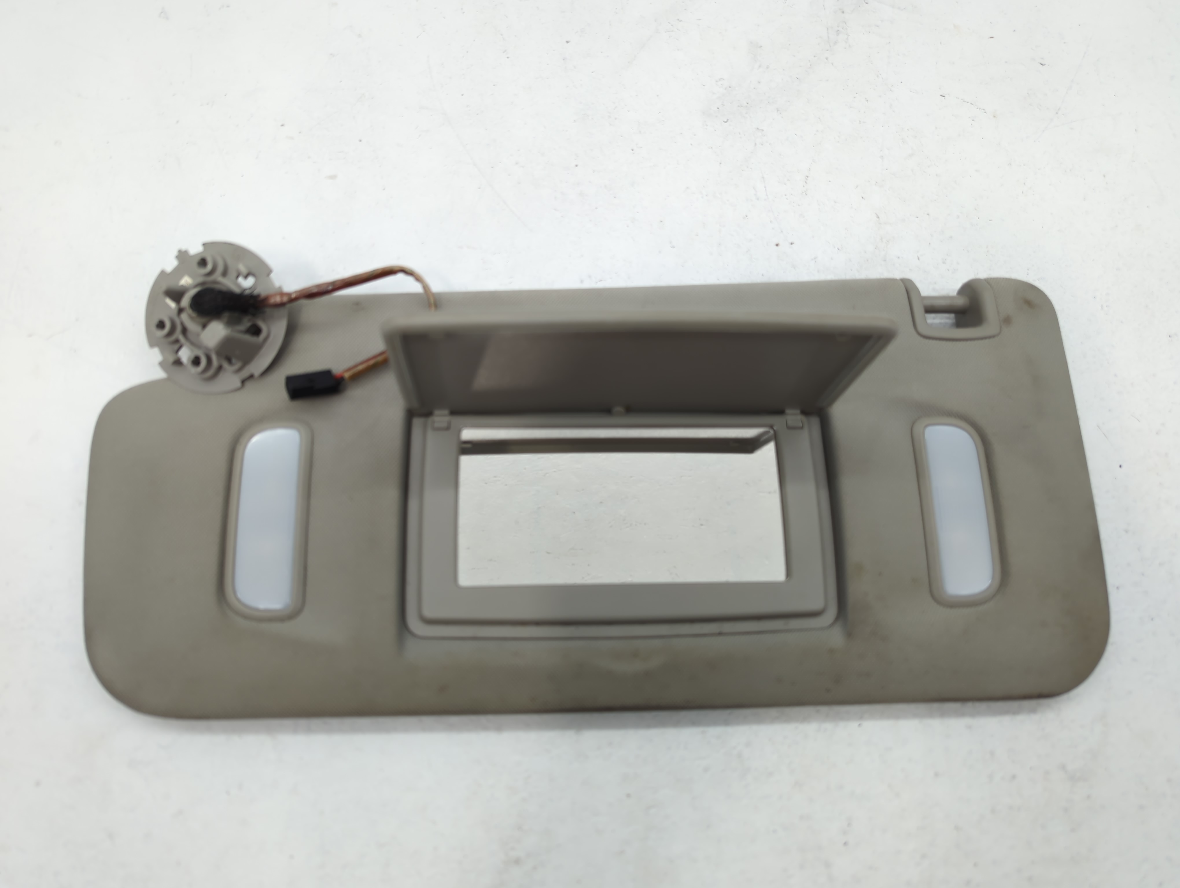 Saturn Outlook Driver Sun Visor Mirror Left Sunvisor Gray 655722 - Oemusedautoparts1.com