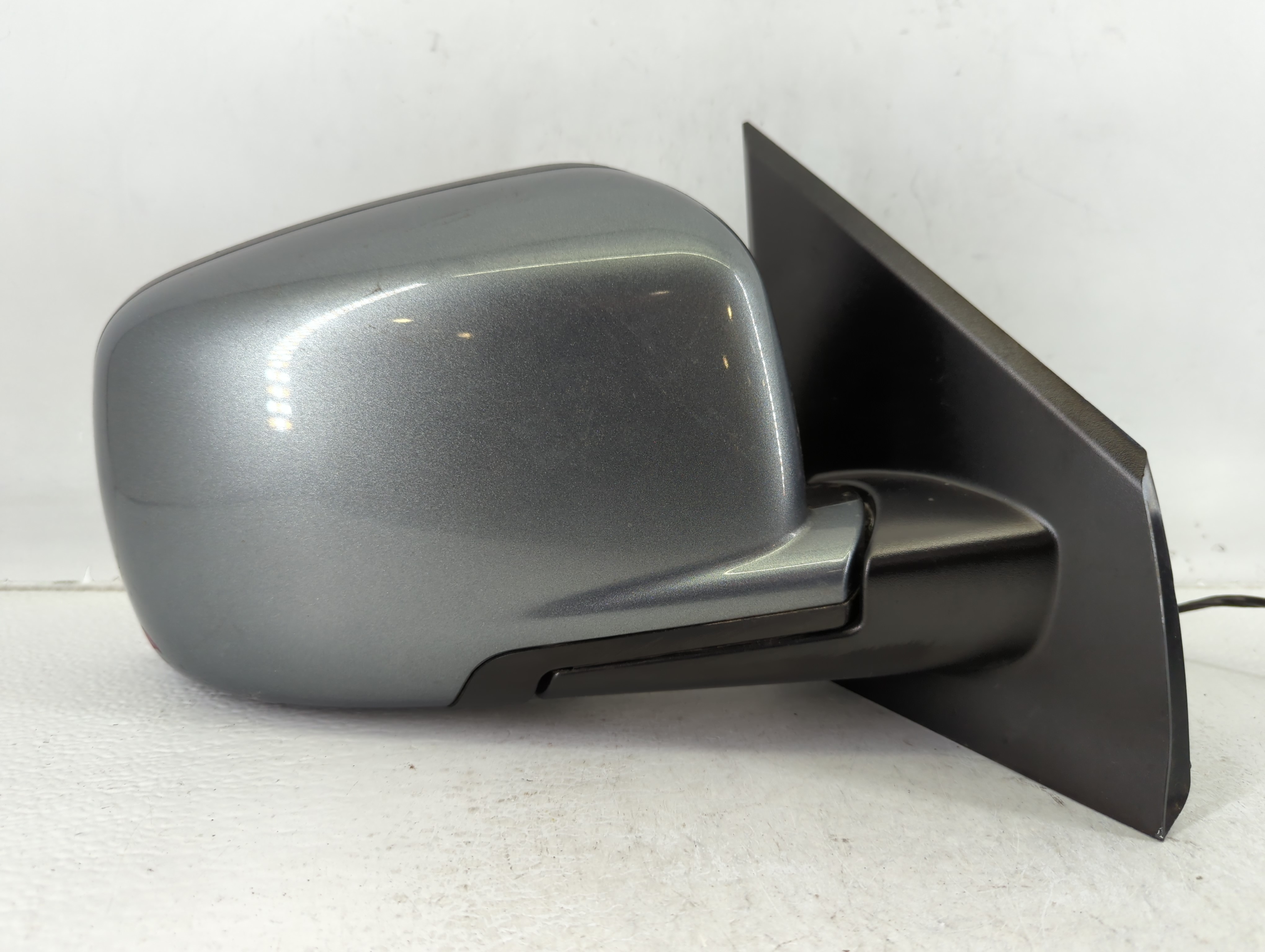 2010 Dodge Journey Passenger Right Side View Manual Door Mirror Grey 655901 - Oemusedautoparts1.com