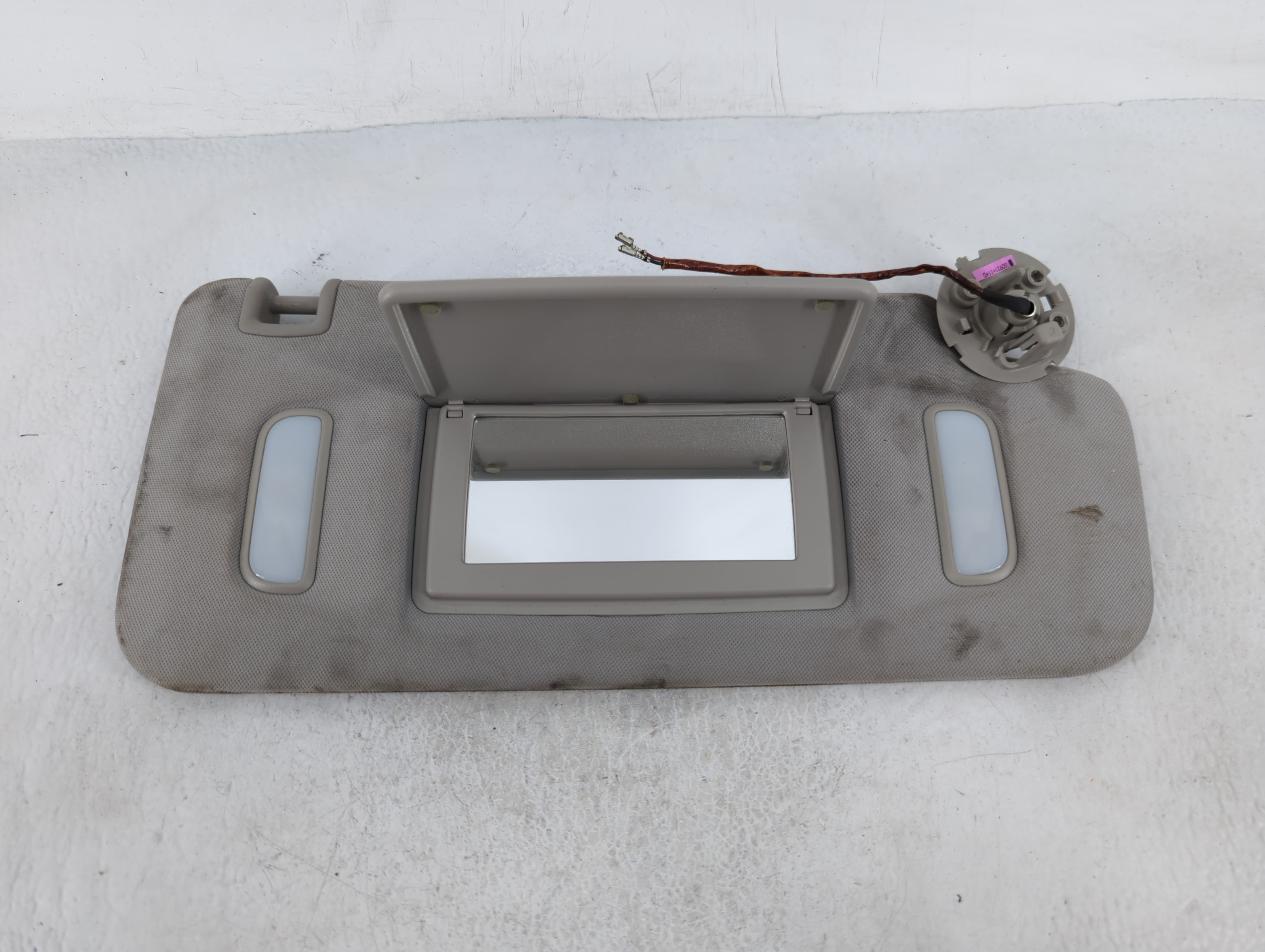 Chevrolet Traverse Passenger Sun Visor Mirror Right Sunvisor Light Grey 656196 - Oemusedautoparts1.com