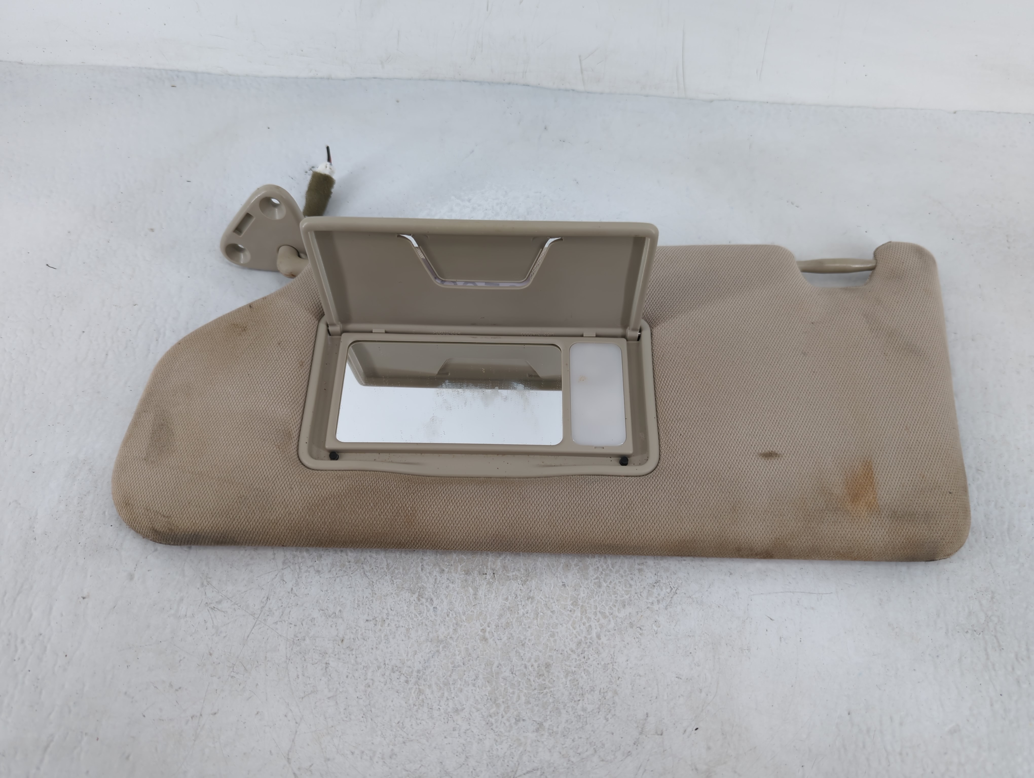 2017 Mitsubishi Outlander Driver Sun Visor Mirror Left Sunvisor Grey 656278 - Oemusedautoparts1.com