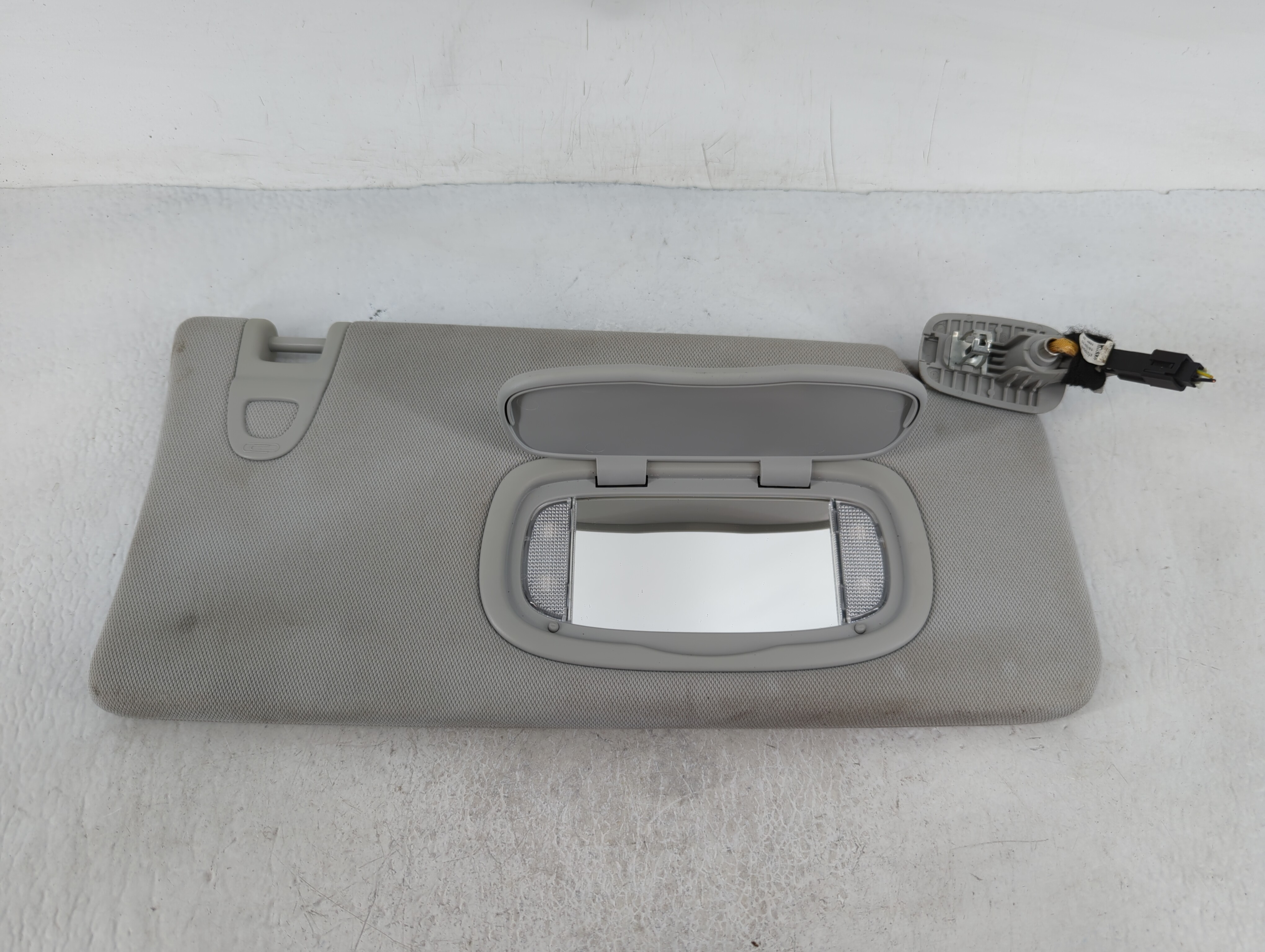2014-2018 Jeep Cherokee Passenger Sun Visor Mirror Right Sunvisor 656607 - Oemusedautoparts1.com