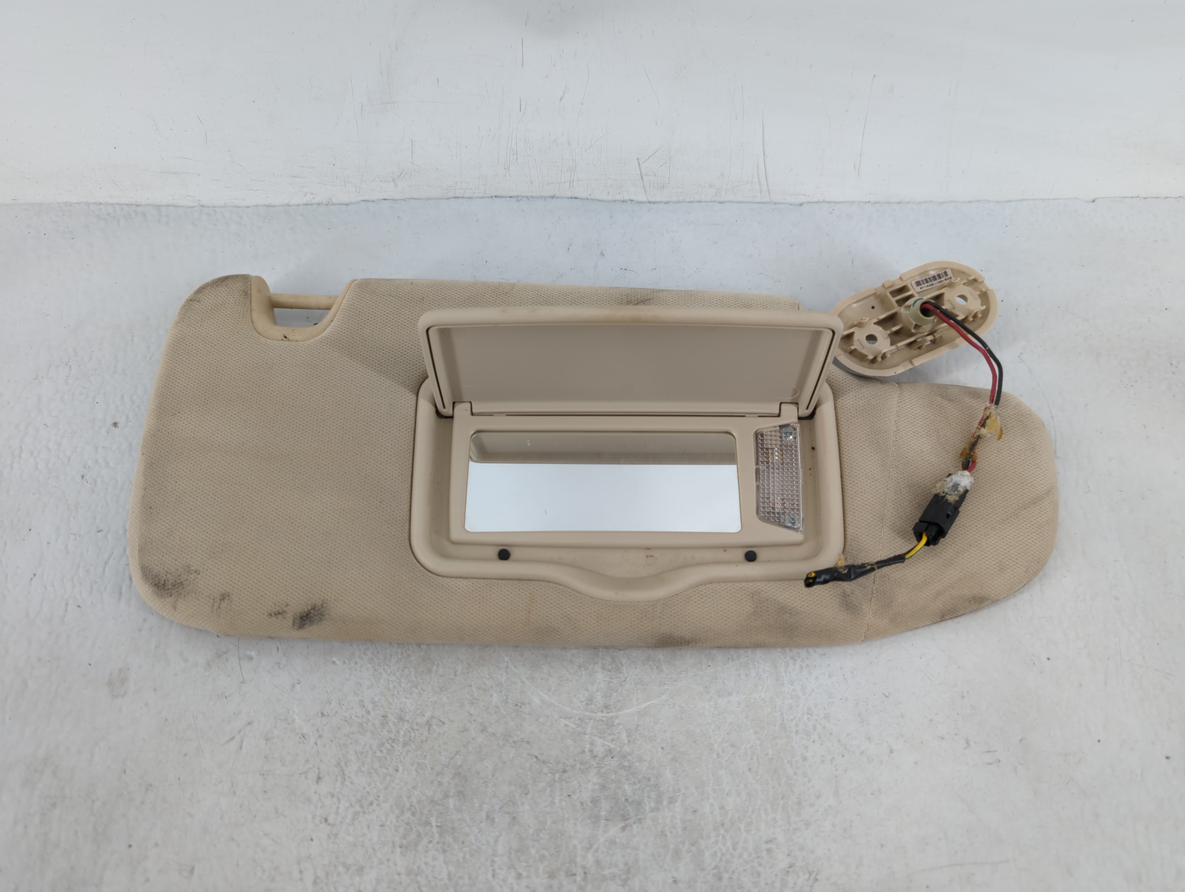 2010-2012 Ford Fusion Passenger Sun Visor Mirror Right Sunvisor Cream 656708 - Oemusedautoparts1.com