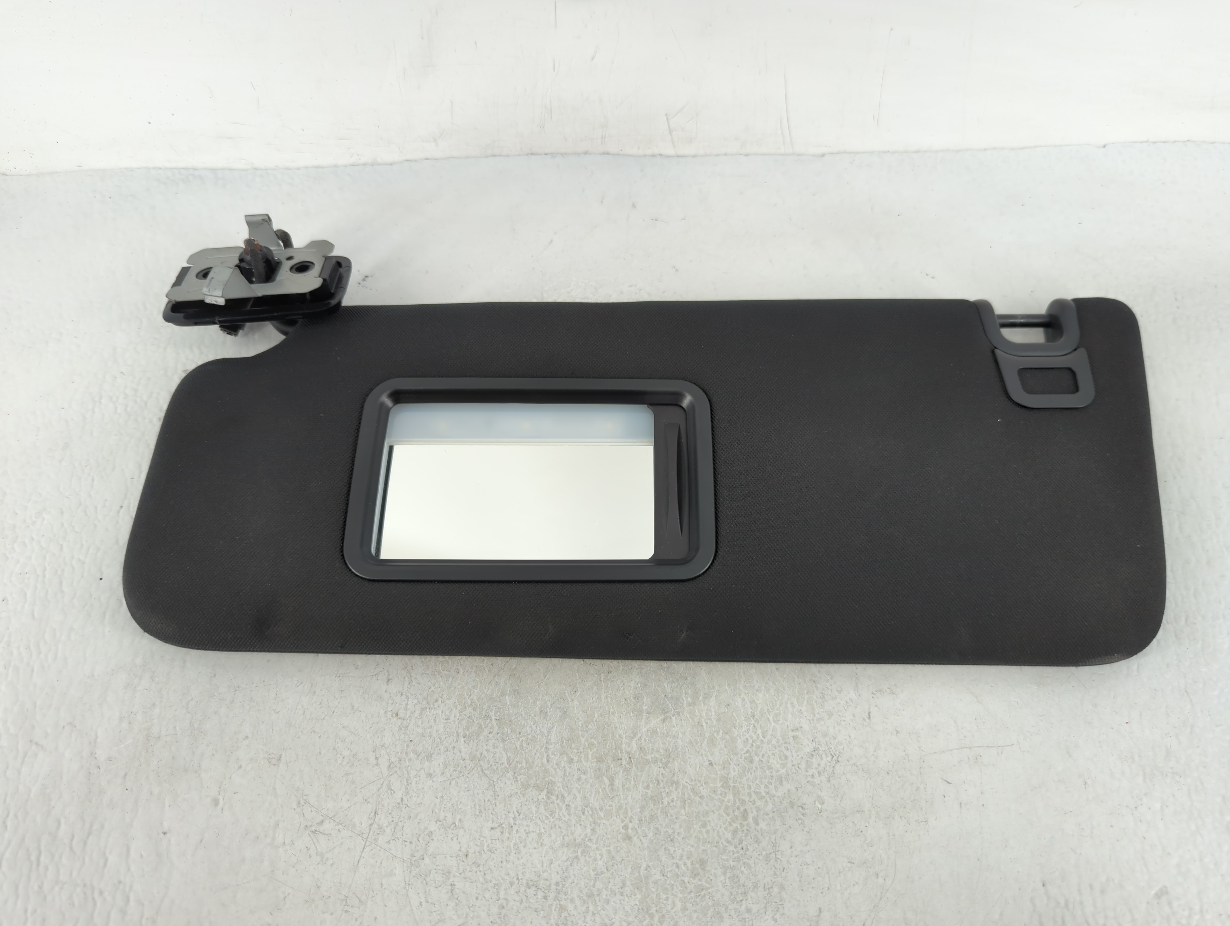 2020 Land Rover Discovery Driver Sun Visor Mirror Left Sunvisor Black 656773 - Oemusedautoparts1.com