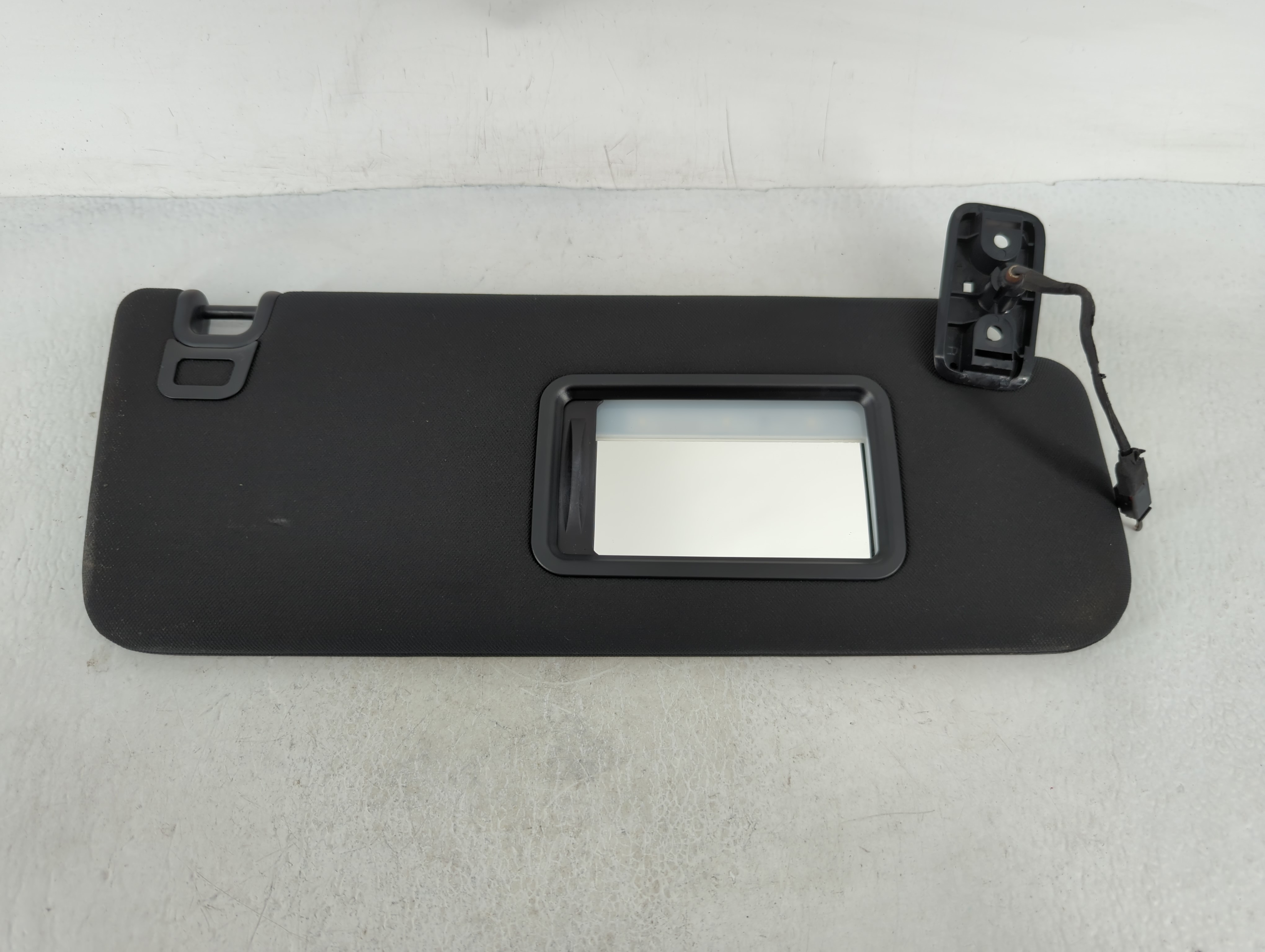 2020 Land Rover Discovery Passenger Sun Visor Mirror Right Sunvisor Black 656774 - Oemusedautoparts1.com