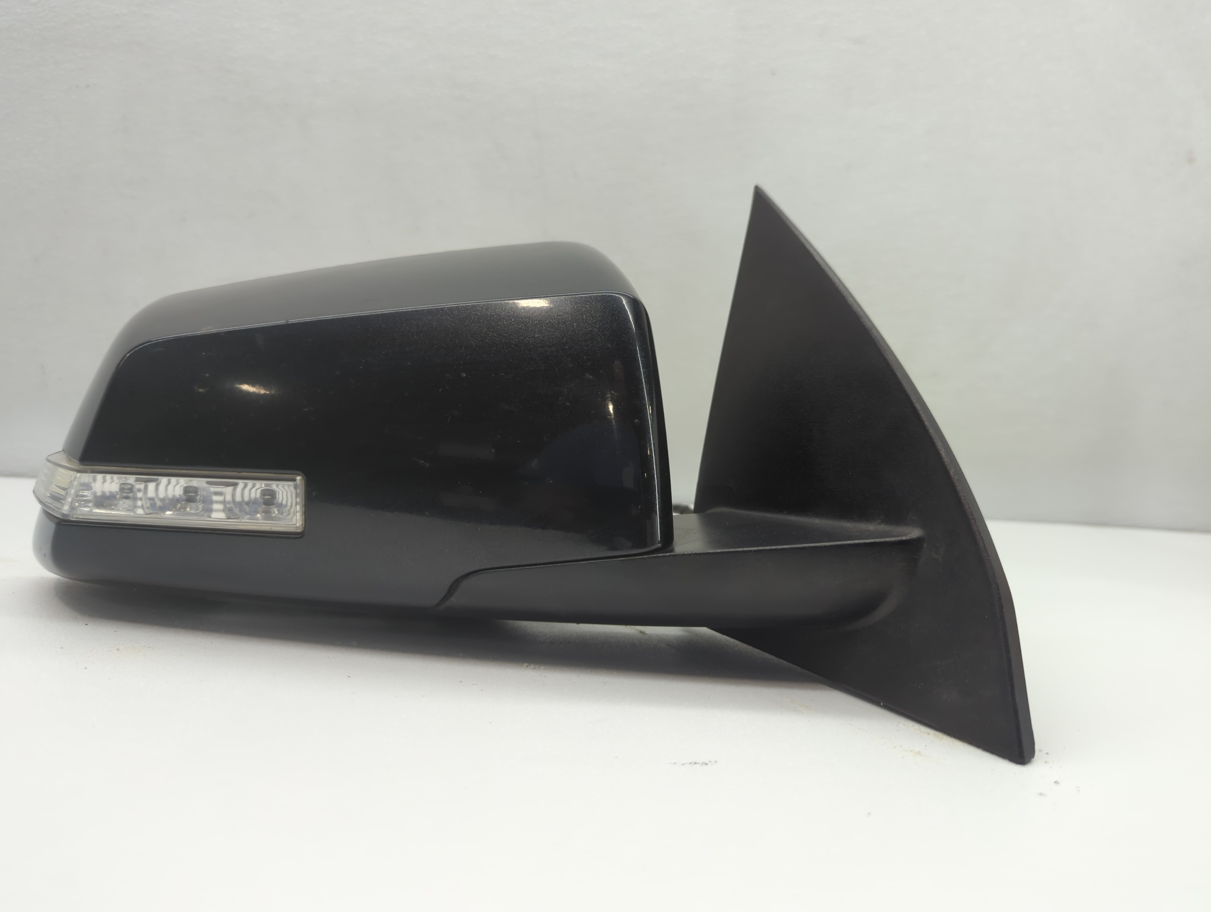 Chevrolet Traverse Passenger Right Side View Power Door Mirror Black 657186 - Oemusedautoparts1.com