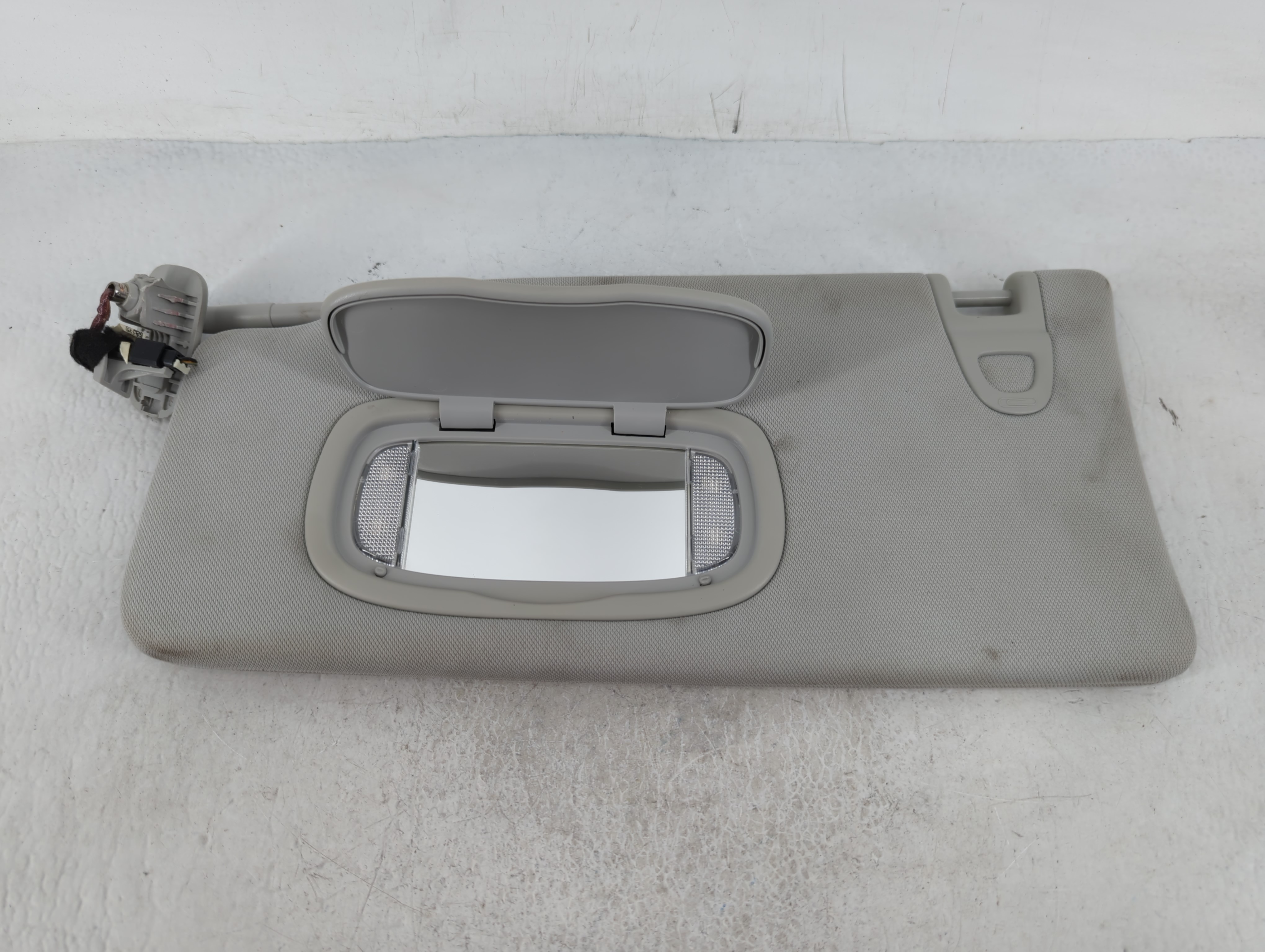 2021 Jeep Compass Driver Sun Visor Mirror Left Sunvisor Pale Grey 657674 - Oemusedautoparts1.com