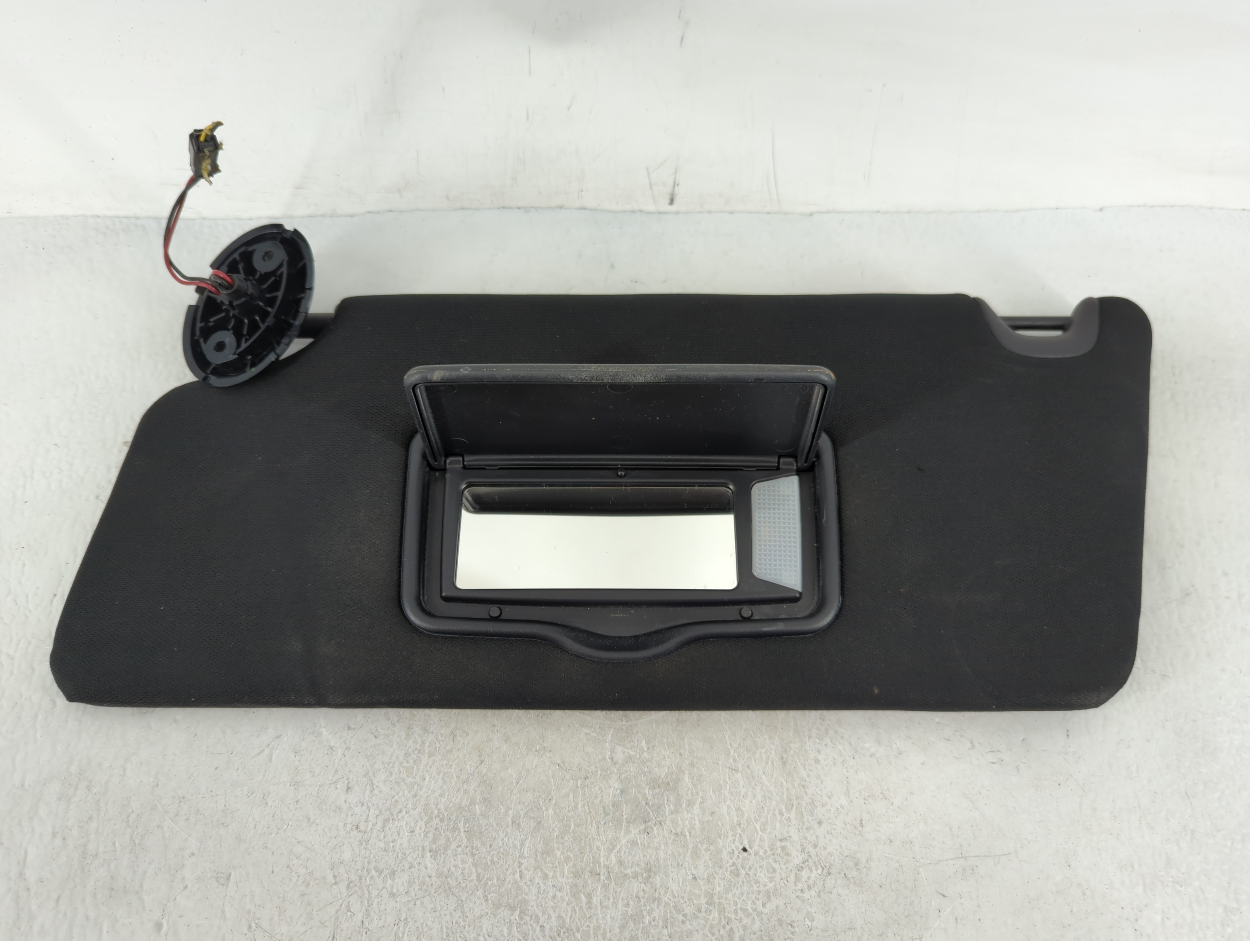 2017 Ford Explorer Driver Sun Visor Mirror Left Sunvisor Black 657708 - Oemusedautoparts1.com