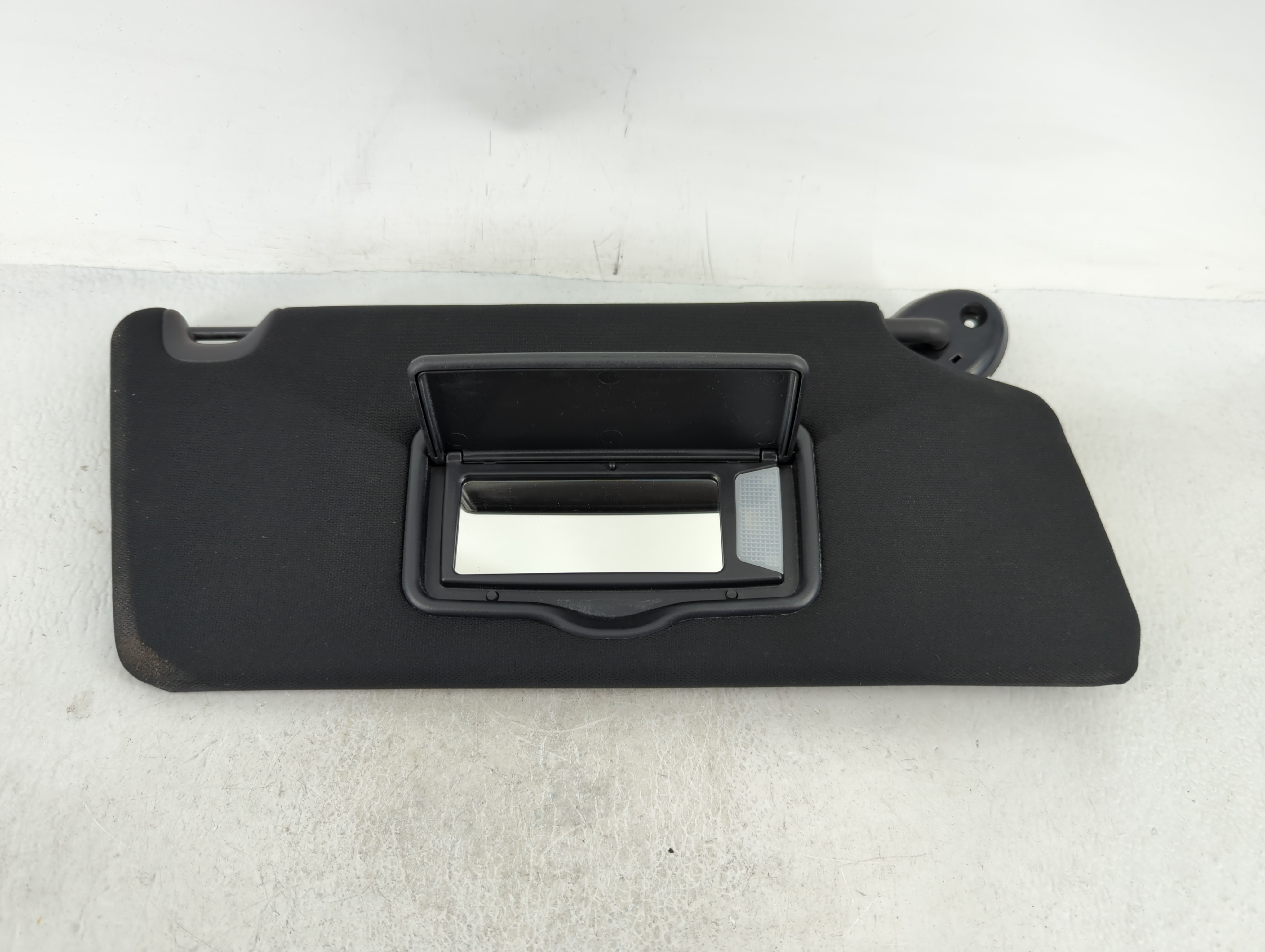 2017 Ford Explorer Passenger Sun Visor Mirror Right Sunvisor Black 657709 - Oemusedautoparts1.com