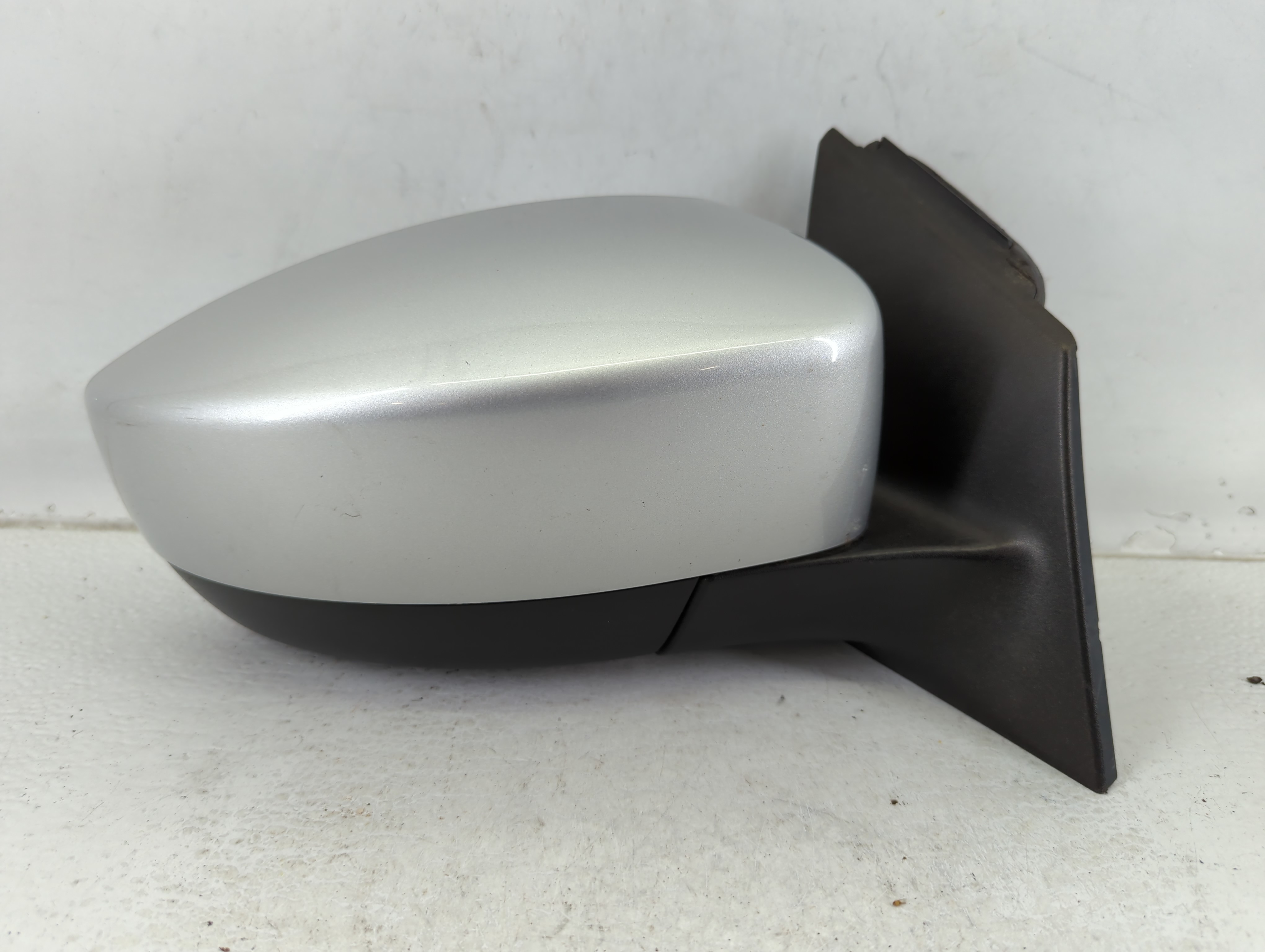 2018 Ford Focus Passenger Right Side View Power Door Mirror Silver 657928 - Oemusedautoparts1.com