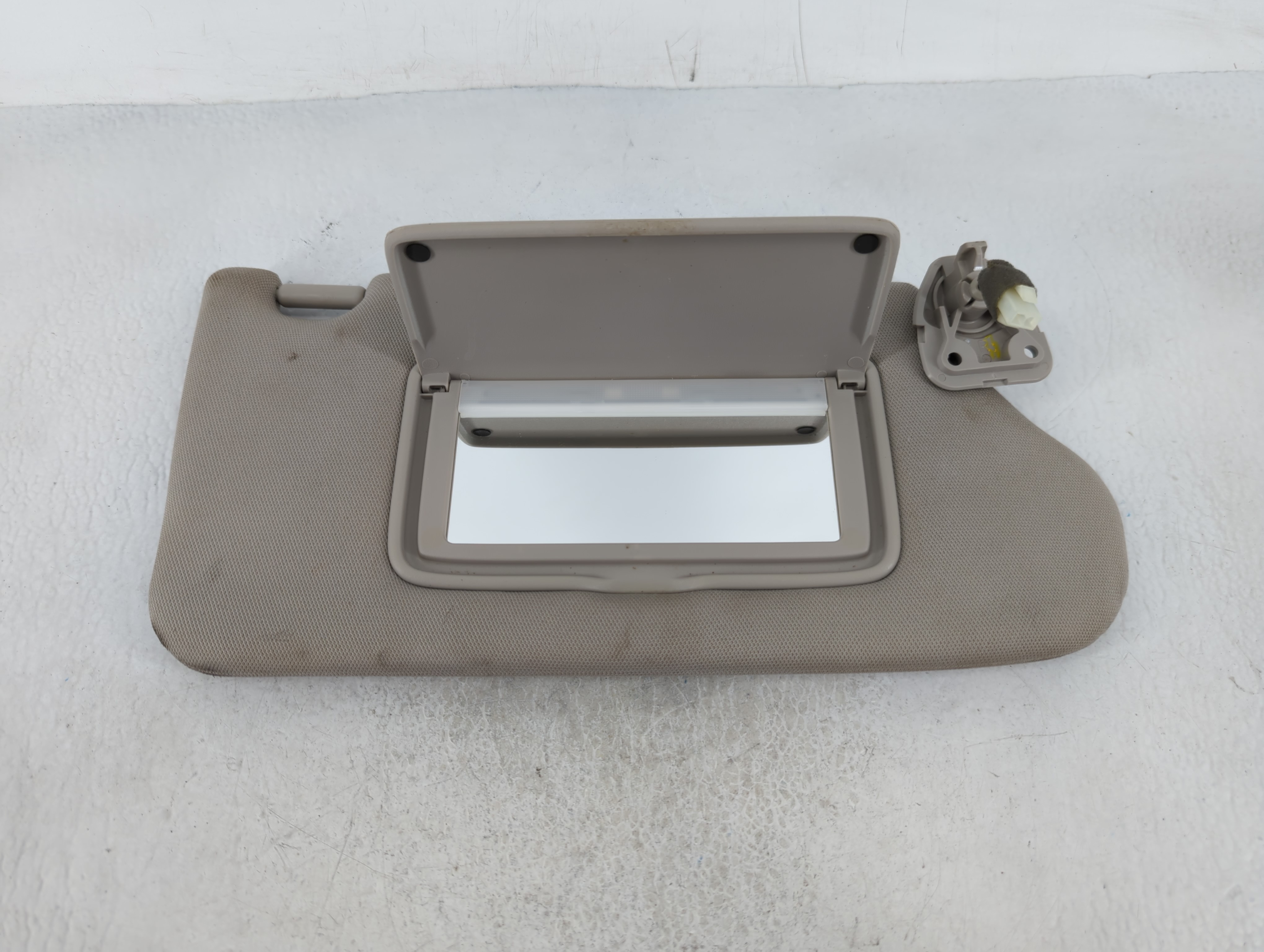 2013-2017 Nissan Altima Passenger Sun Visor Mirror Right Sunvisor 657989 - Oemusedautoparts1.com
