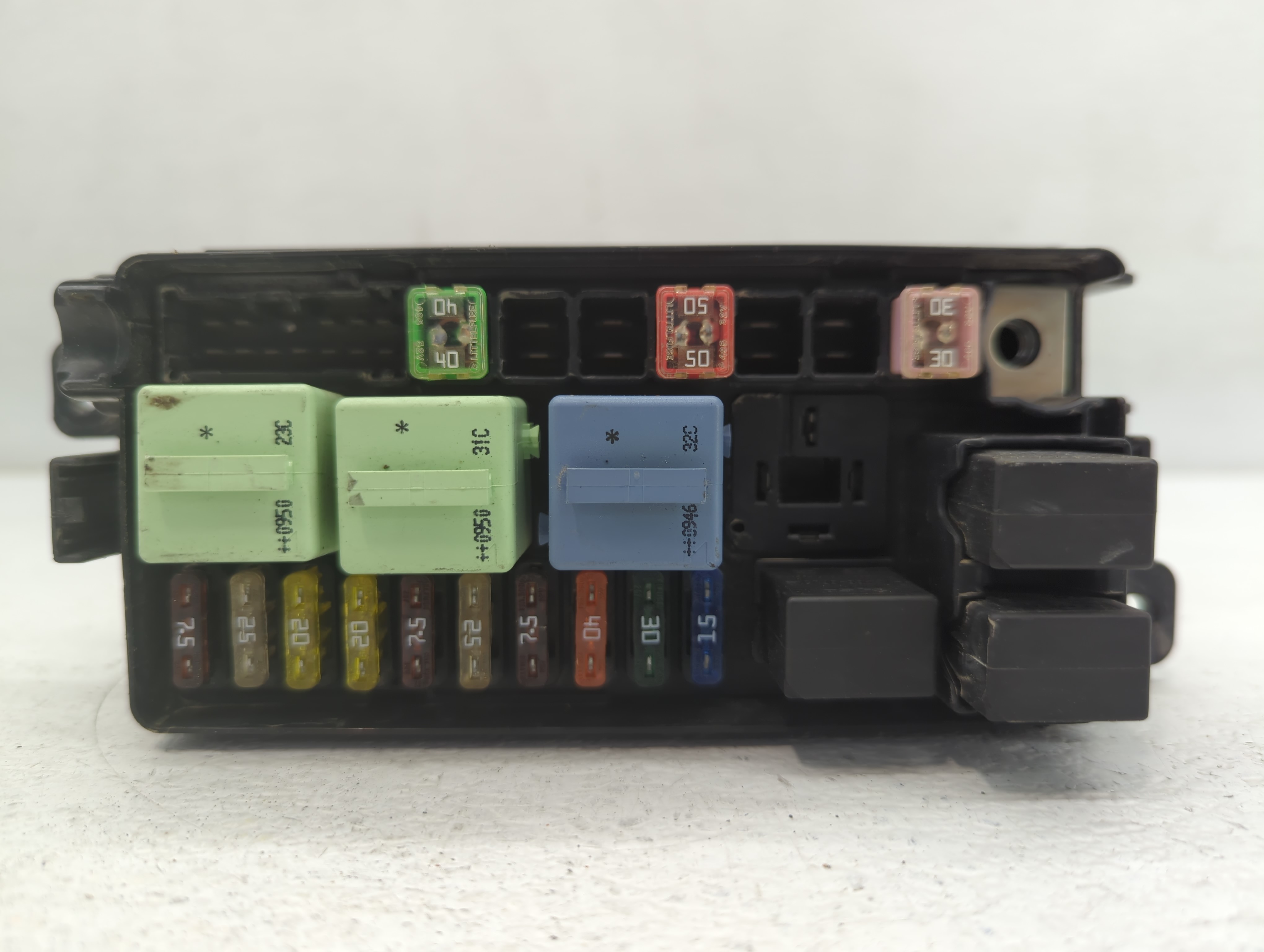 2010-2011 Mini Cooper Fusebox Fuse Box Relay Module 9213372-01 659649 - Oemusedautoparts1.com