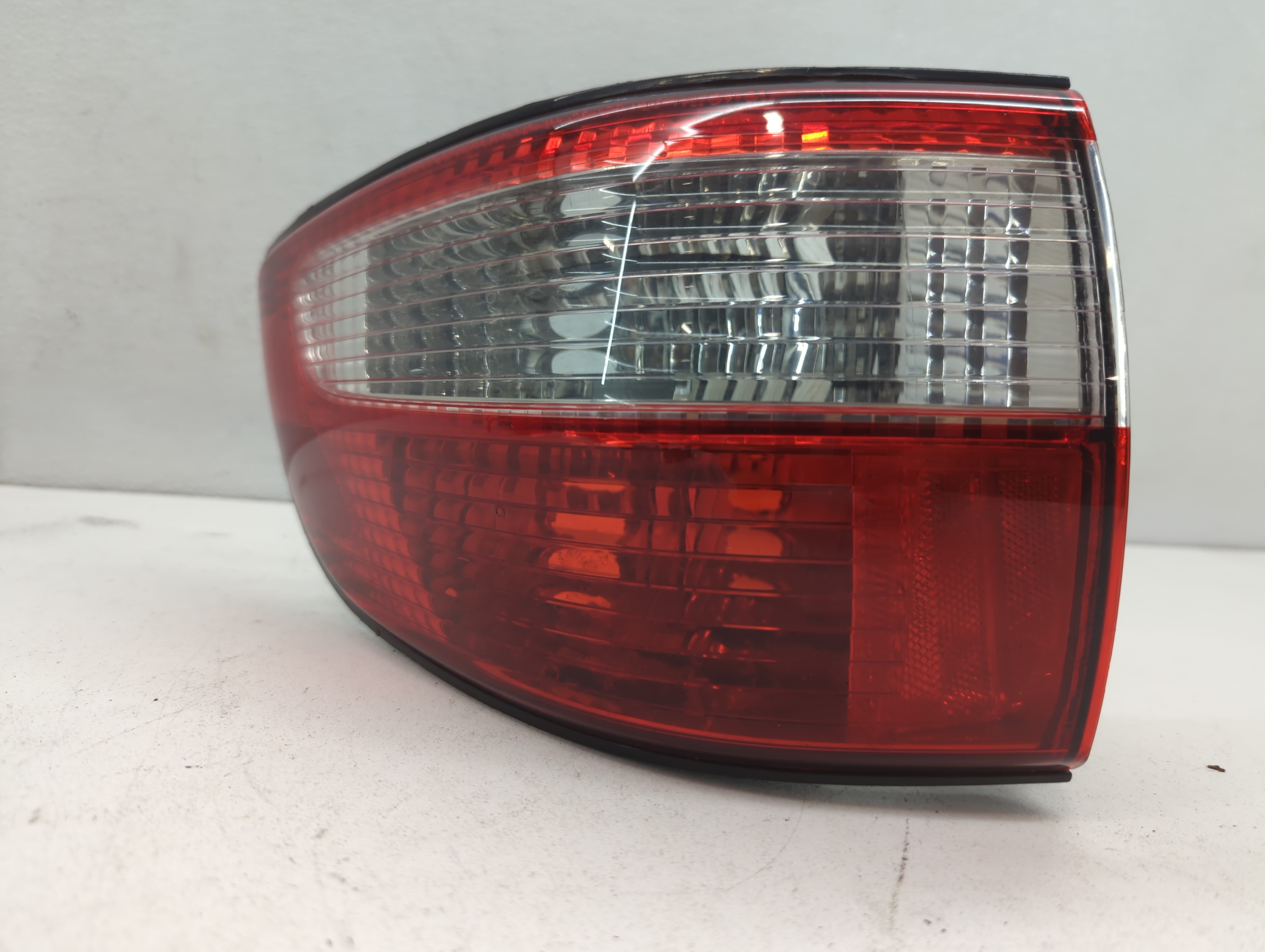 Picture of 2001-2003 Toyota Sienna Passenger Right Side Tail Light Taillight Oem 662363