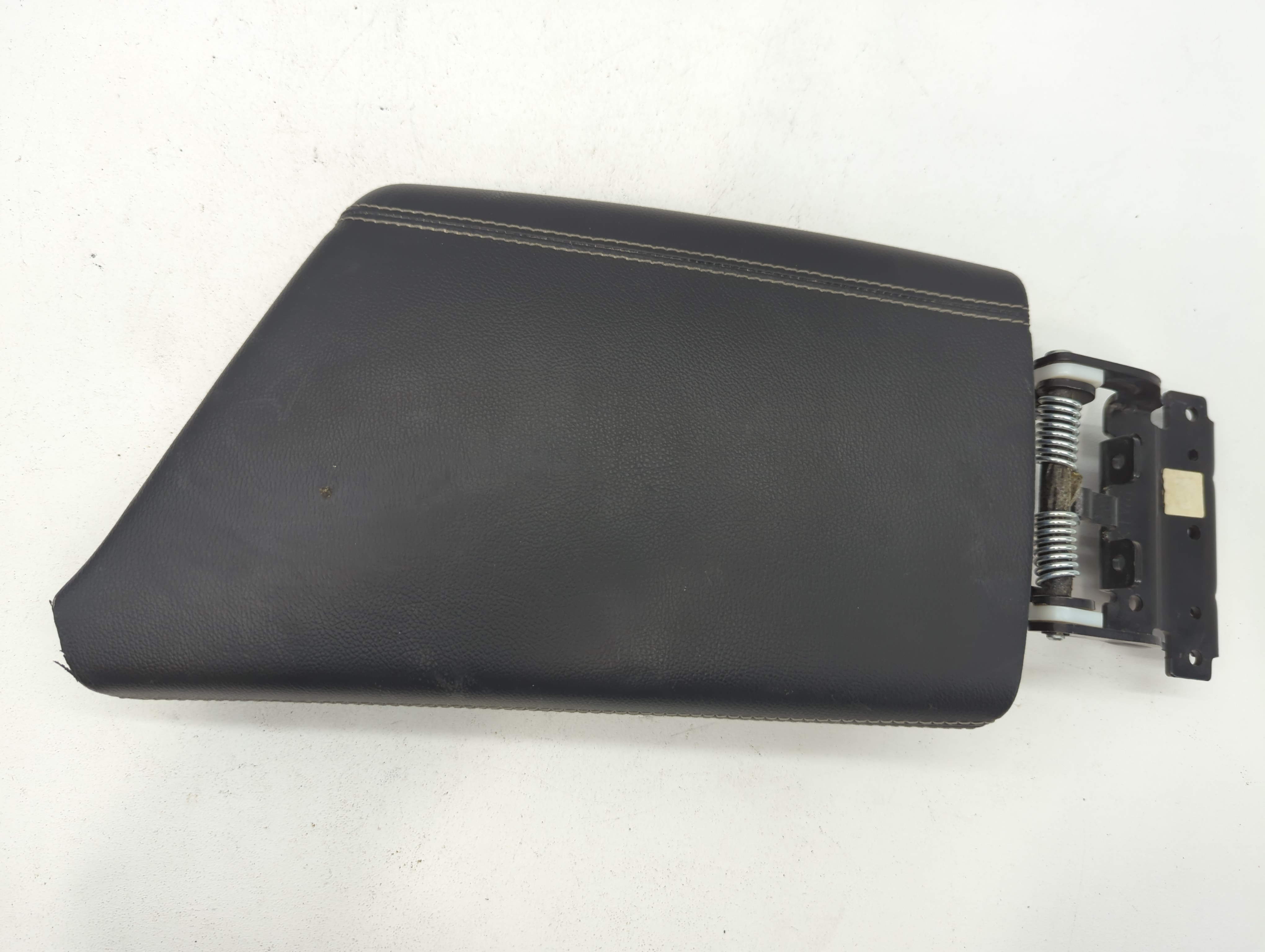 Picture of 2014-2019 Kia Soul Center Console Armrest Cover Lid 662418