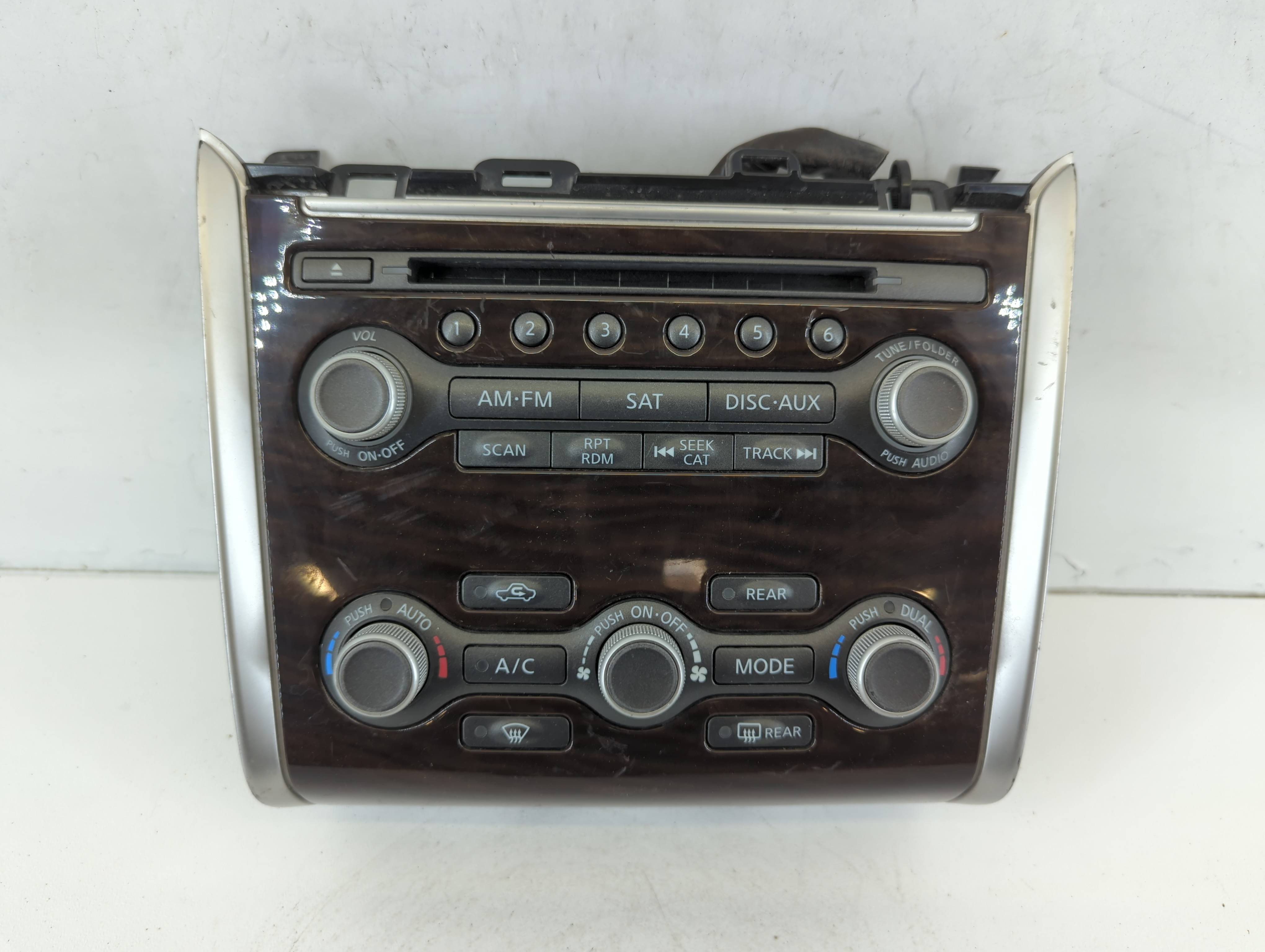 Picture of Nissan Pathfinder Am Fm Cd Player Radio Receiver 662704