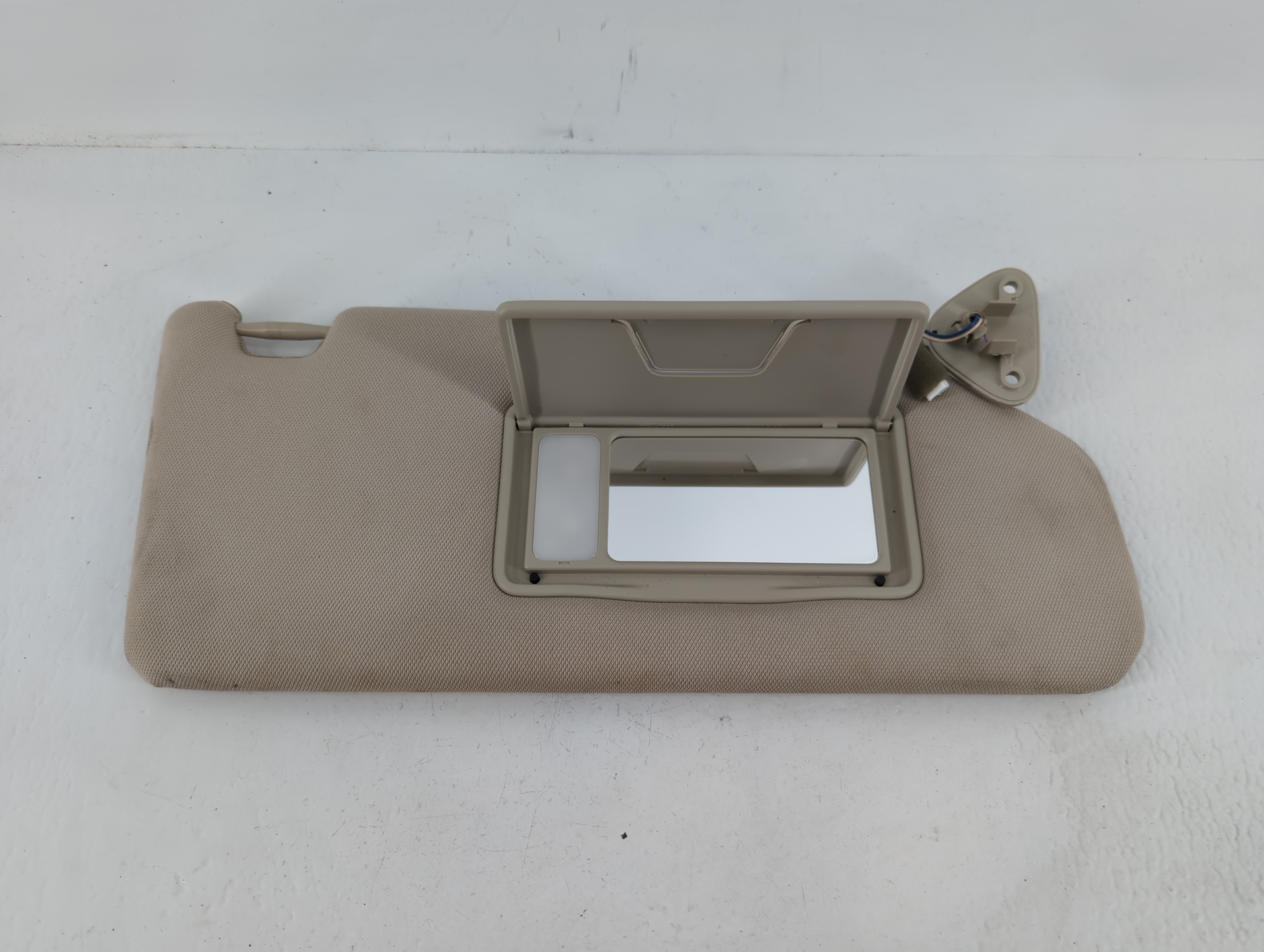 2017 Mitsubishi Outlander Passenger Sun Visor Mirror Right Sunvisor 663588 - Oemusedautoparts1.com