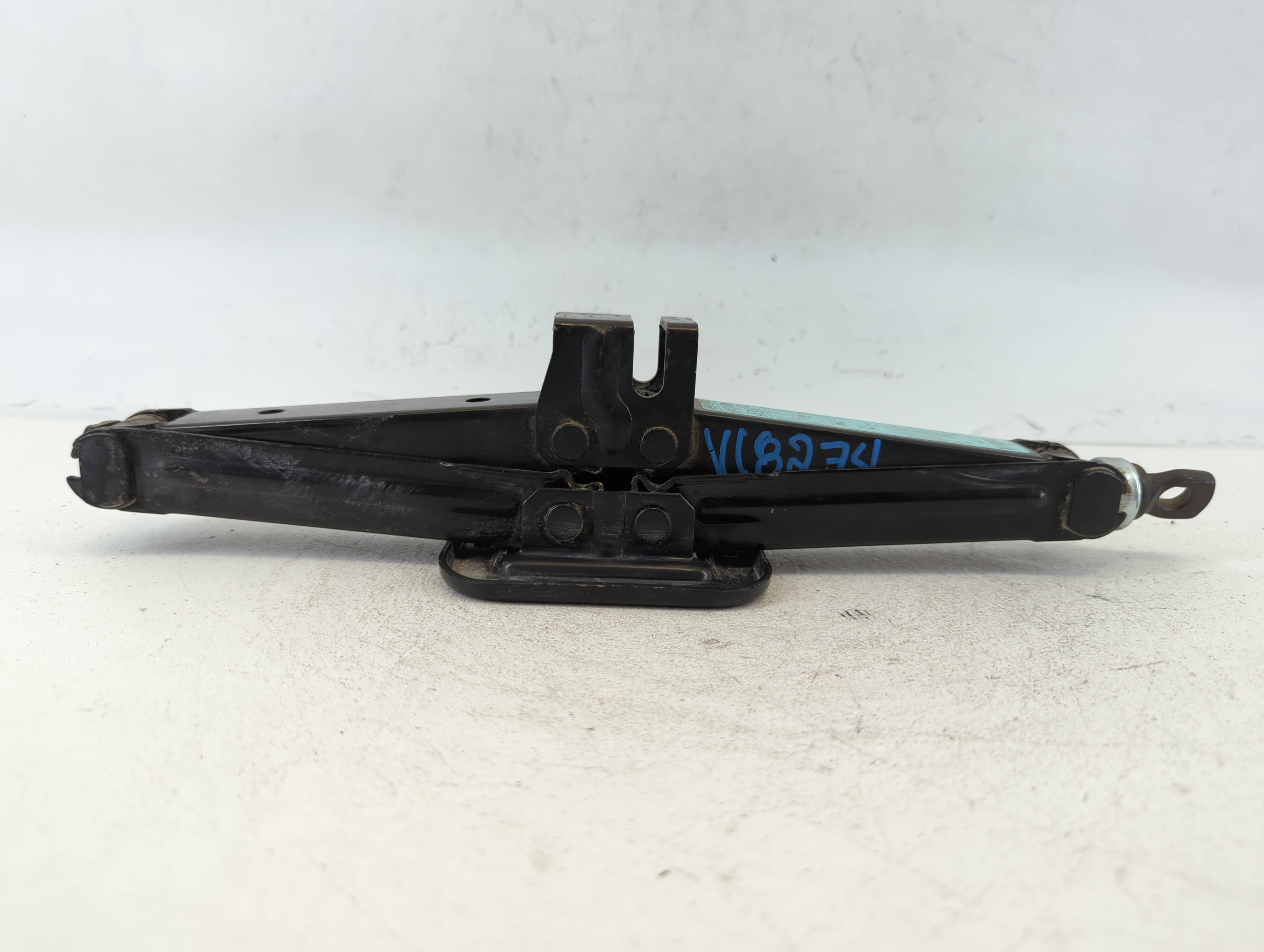 2017 Hyundai Elantra Spare Scissor Car Jack 664208 - Oemusedautoparts1.com