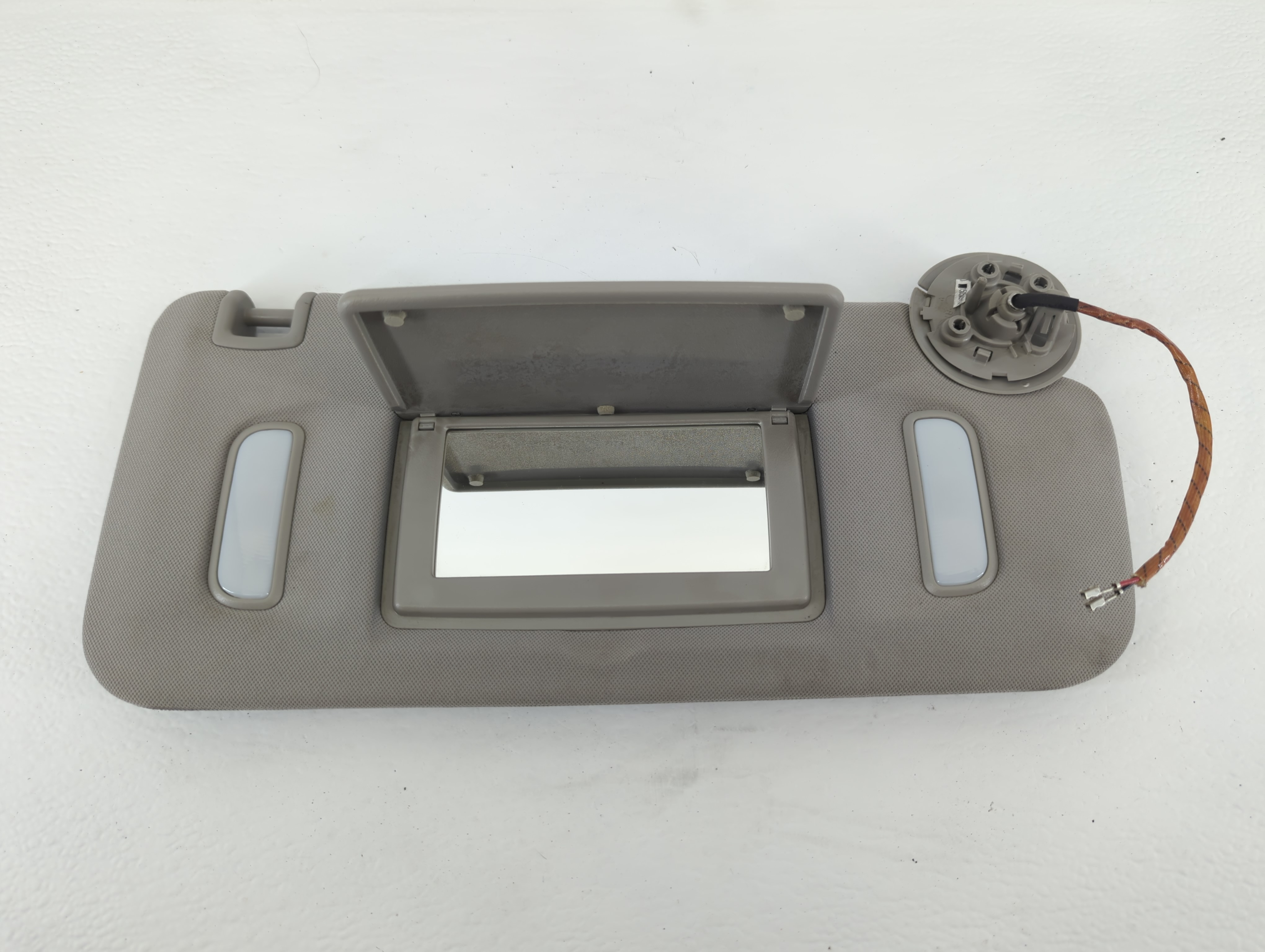 Chevrolet Traverse Passenger Sun Visor Mirror Right Sunvisor Grey 664238 - Oemusedautoparts1.com