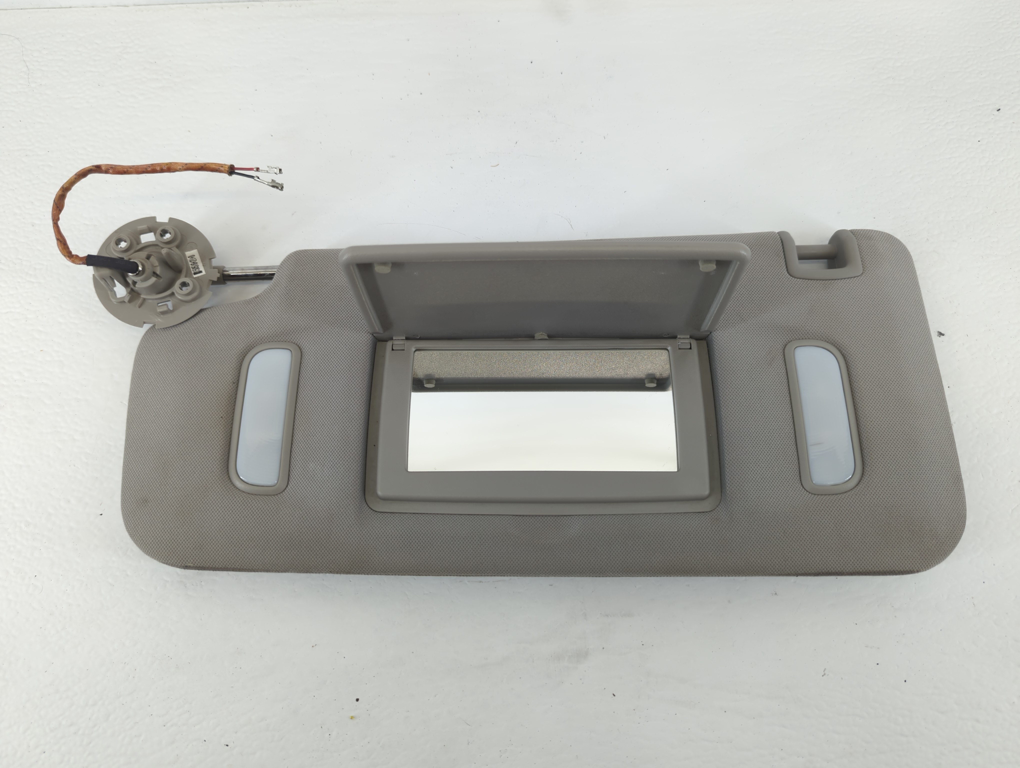 Chevrolet Traverse Driver Sun Visor Mirror Left Sunvisor Grey 664429 - Oemusedautoparts1.com