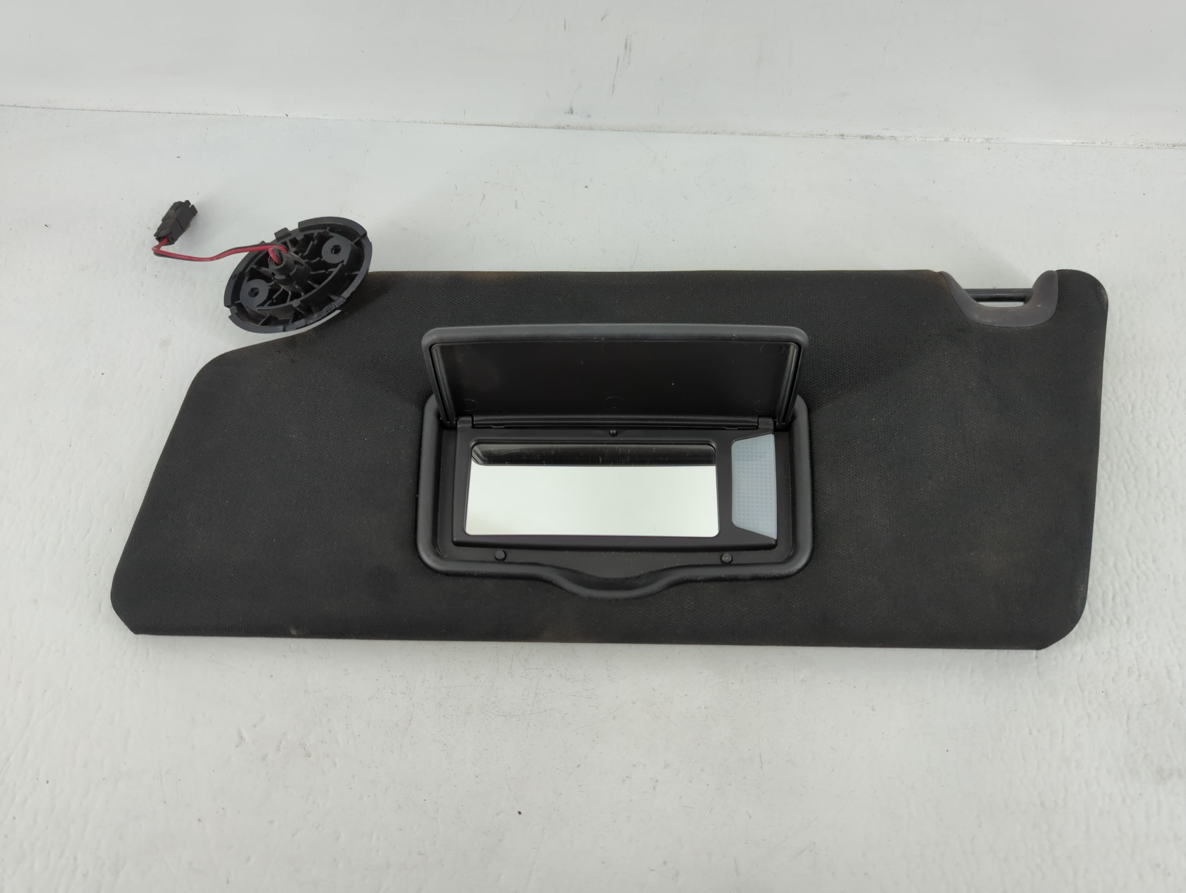 2016 Ford Explorer Driver Sun Visor Mirror Left Sunvisor Black 665362 - Oemusedautoparts1.com