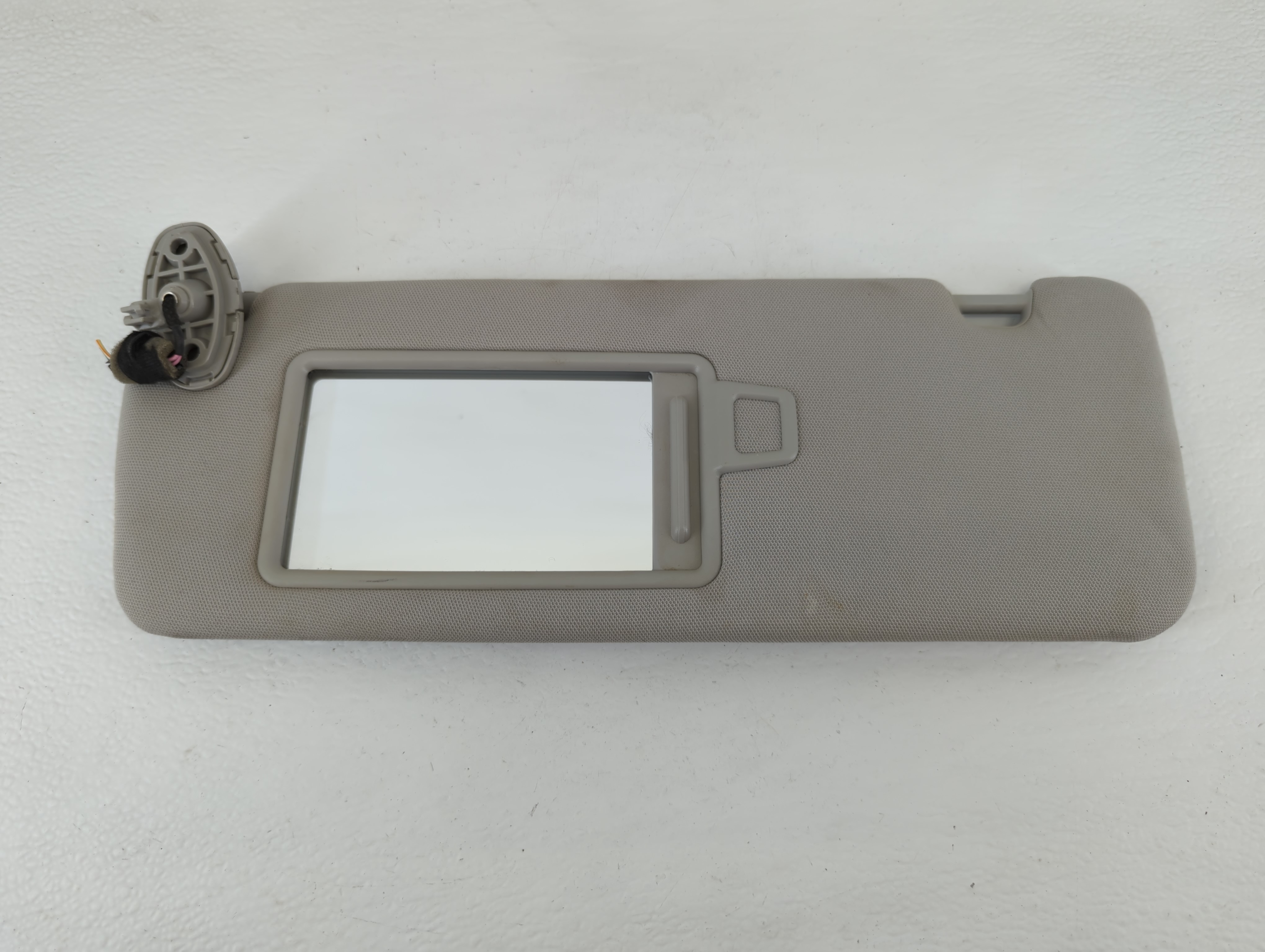 2016-2020 Kia Sorento Driver Sun Visor Mirror Left Sunvisor Light Gray 666257 - Oemusedautoparts1.com