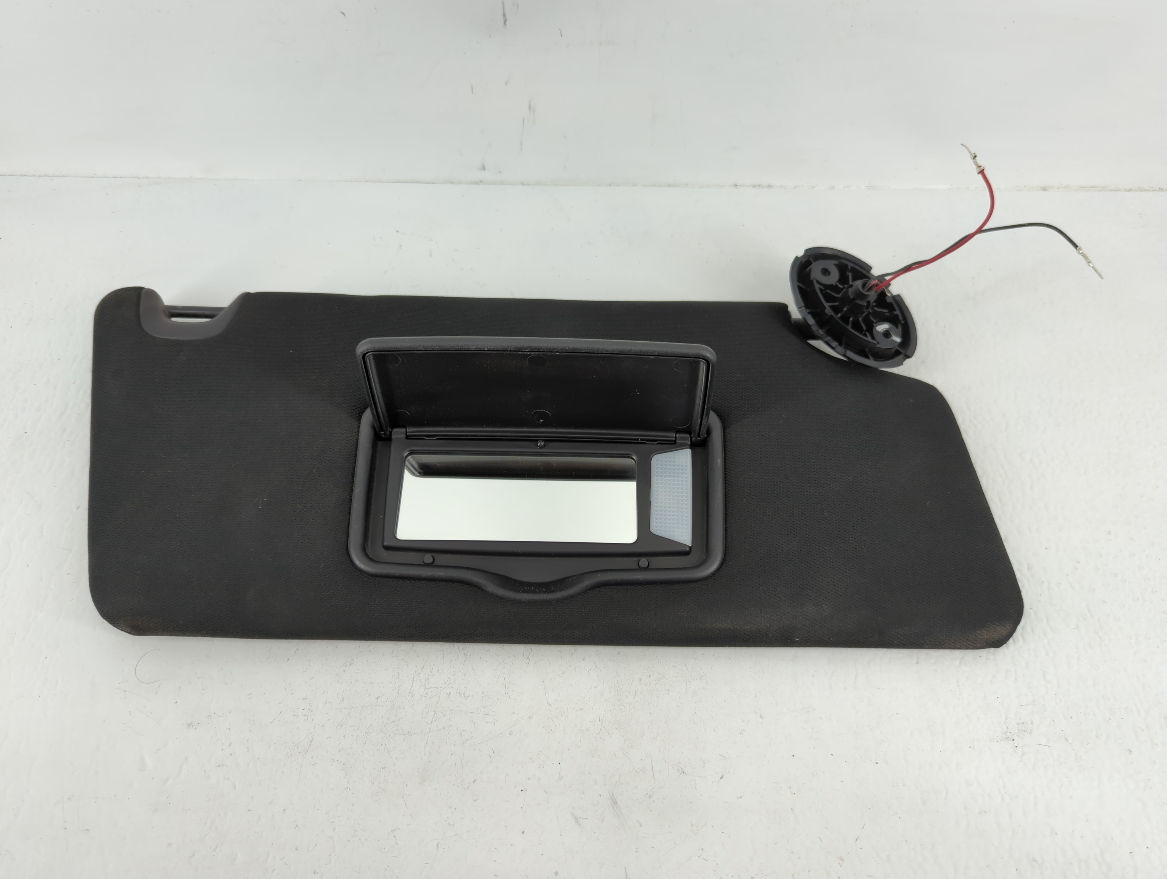 2016 Ford Explorer Passenger Sun Visor Mirror Right Sunvisor Black 666316 - Oemusedautoparts1.com