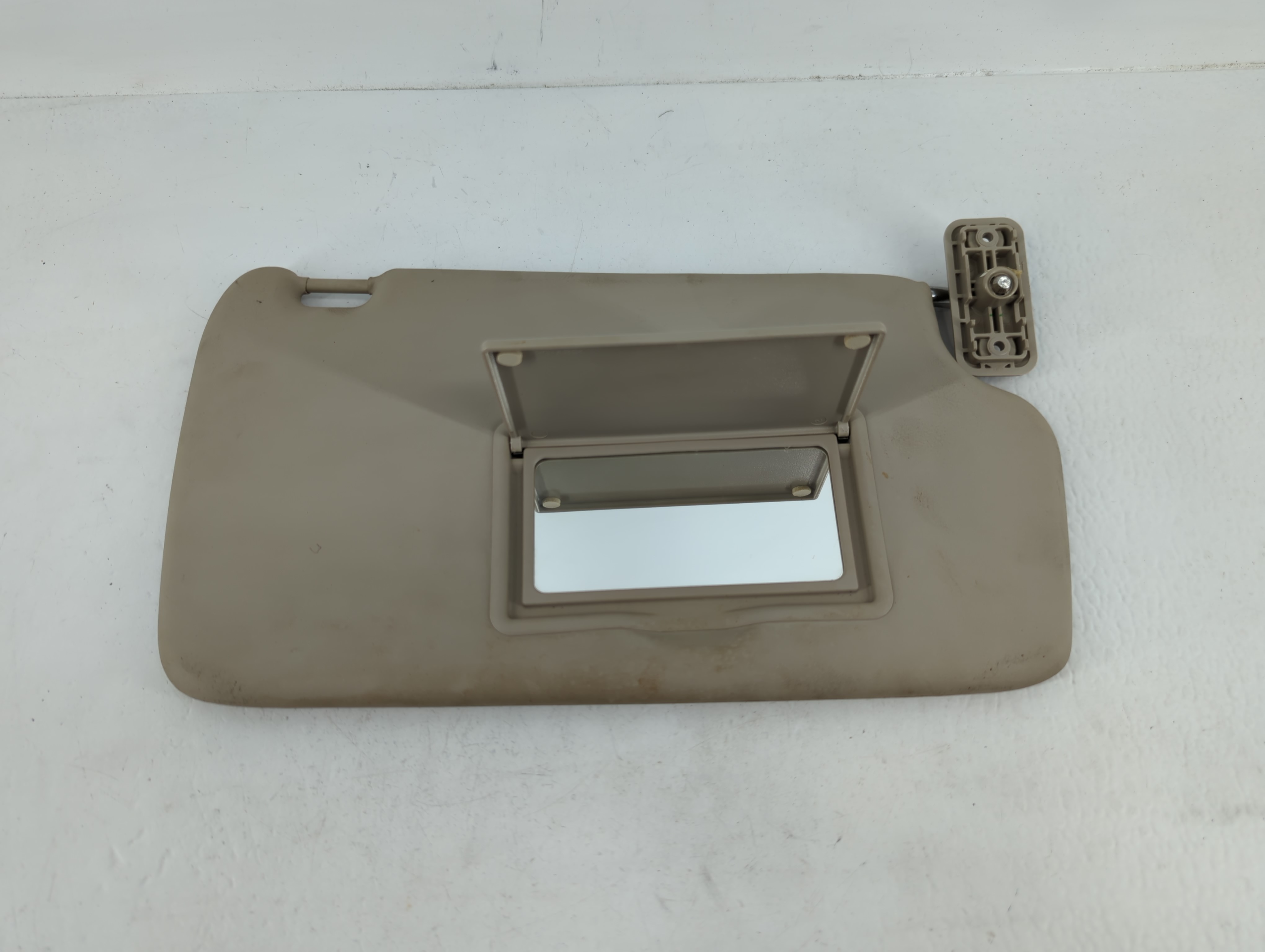 2011-2019 Ford Fiesta Passenger Sun Visor Mirror Right Sunvisor Beige 666427 - Oemusedautoparts1.com