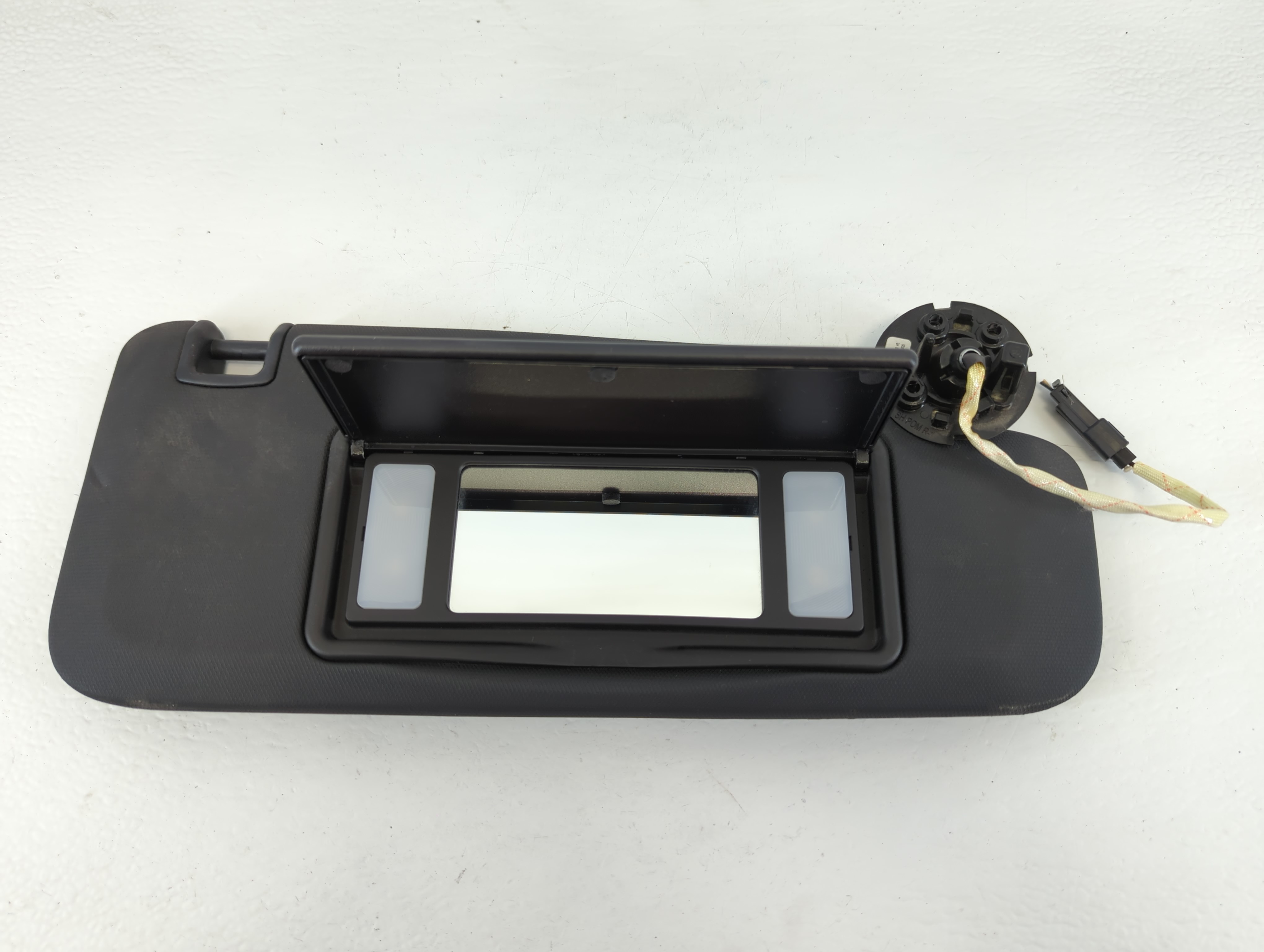 2018 Chevrolet Cruze Driver Sun Visor Mirror Left Sunvisor Black 666481 - Oemusedautoparts1.com