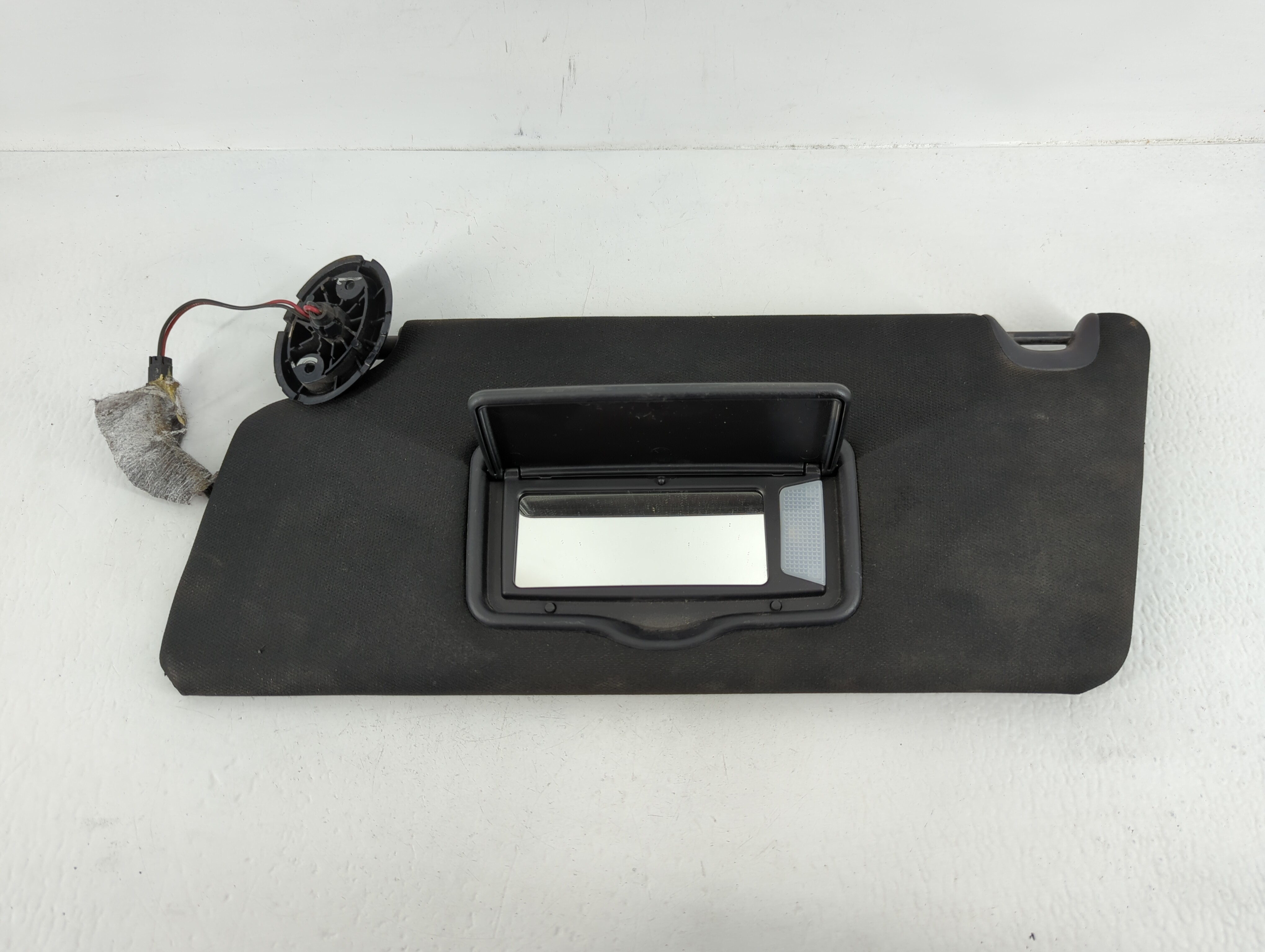 2016 Ford Explorer Driver Sun Visor Mirror Left Sunvisor Black 666698 - Oemusedautoparts1.com