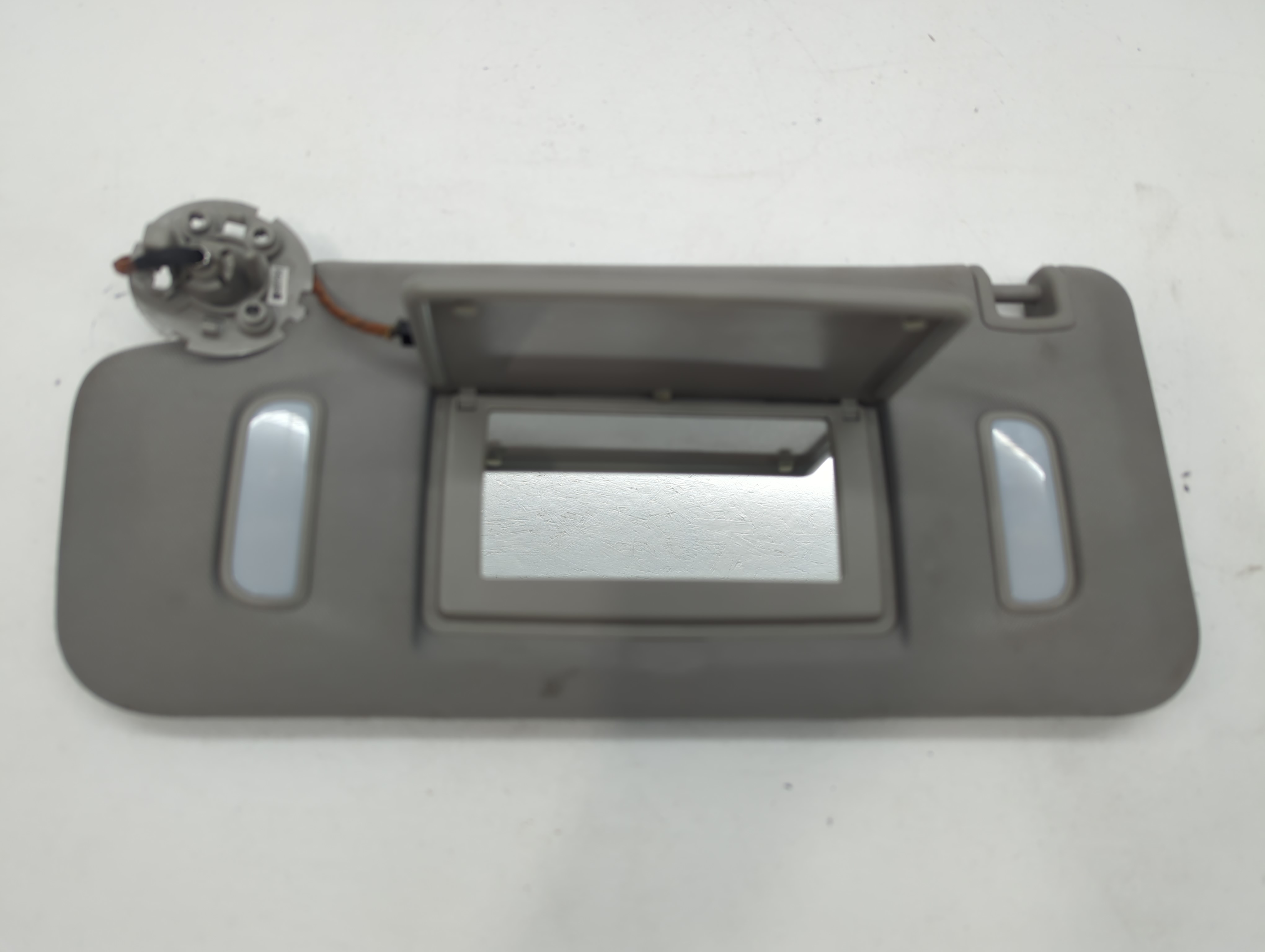 Chevrolet Traverse Driver Sun Visor Mirror Left Sunvisor Gray 666732 - Oemusedautoparts1.com