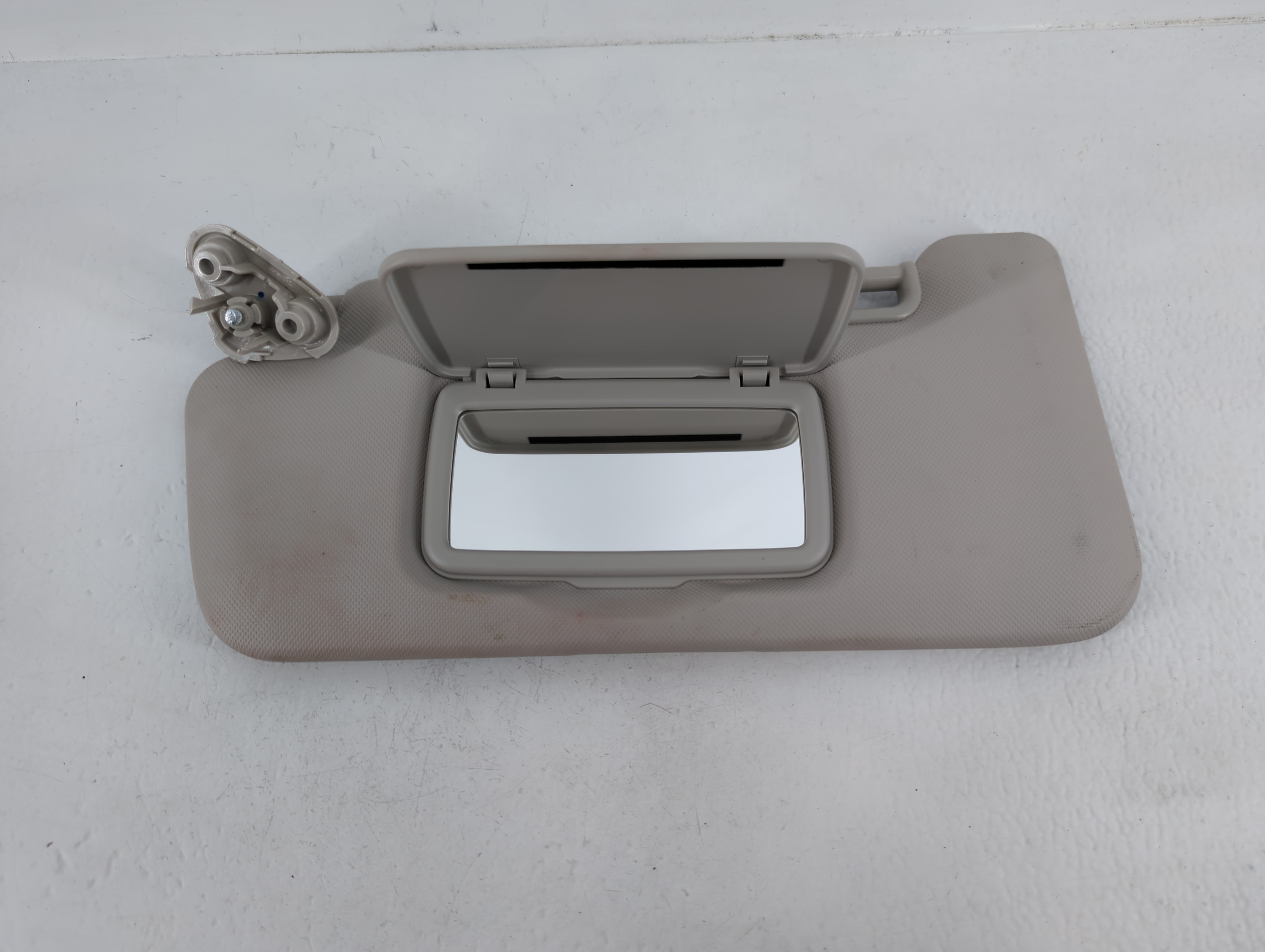 2021 Subaru Xv Driver Sun Visor Mirror Left Sunvisor Light Beige 666801 - Oemusedautoparts1.com