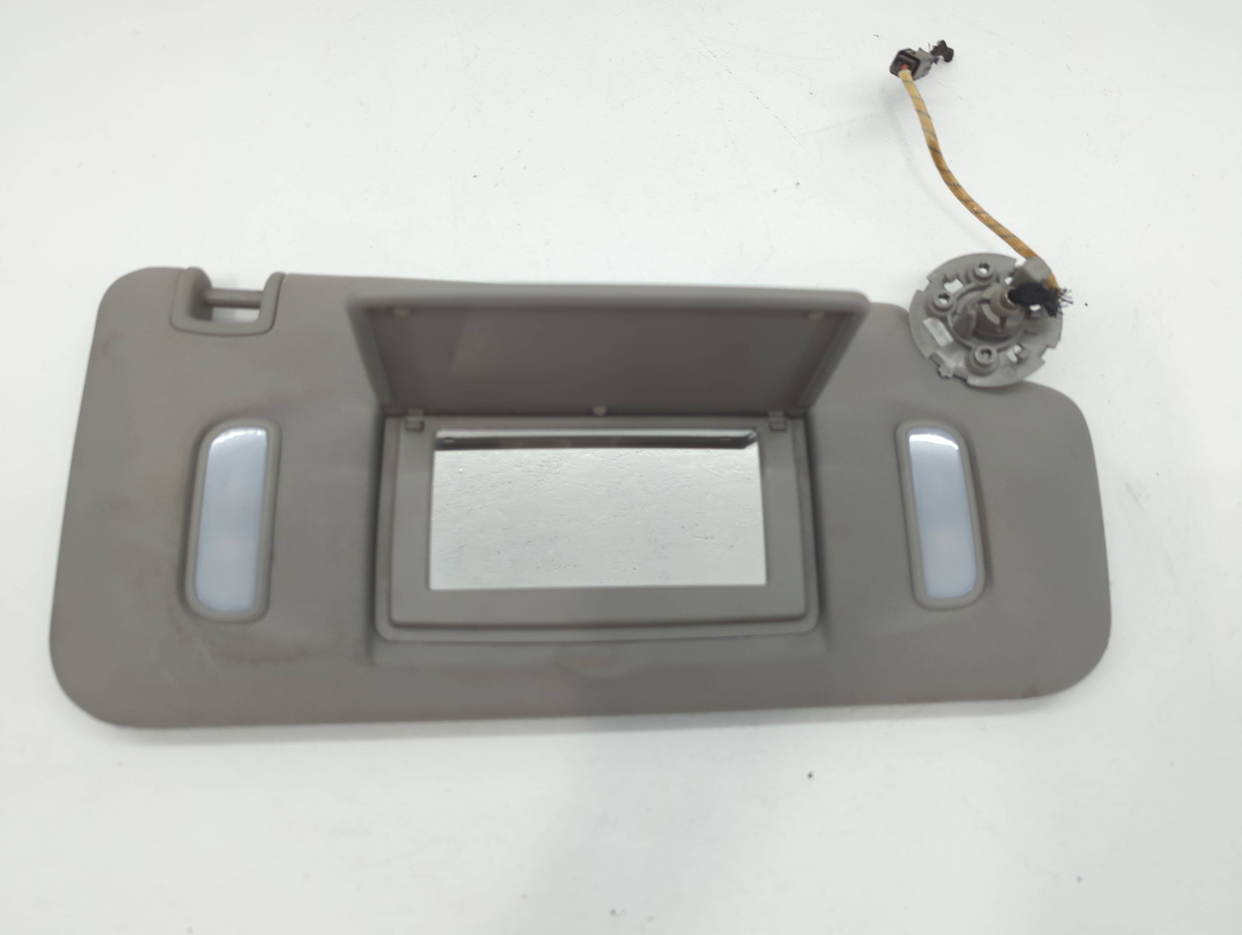 Chevrolet Traverse Passenger Sun Visor Mirror Right Sunvisor Gray 666991 - Oemusedautoparts1.com