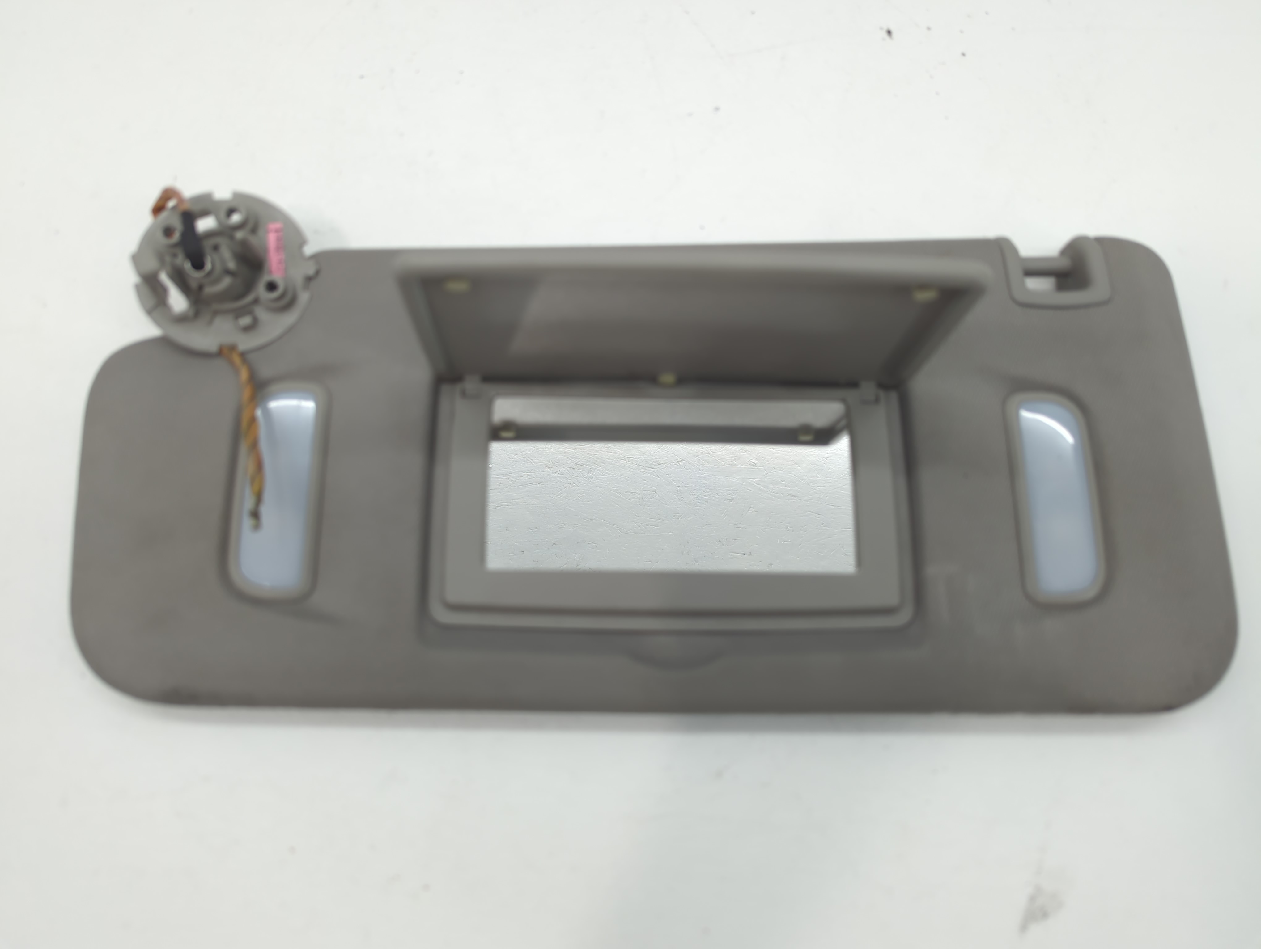 Chevrolet Traverse Driver Sun Visor Mirror Left Sunvisor Gray 667048 - Oemusedautoparts1.com