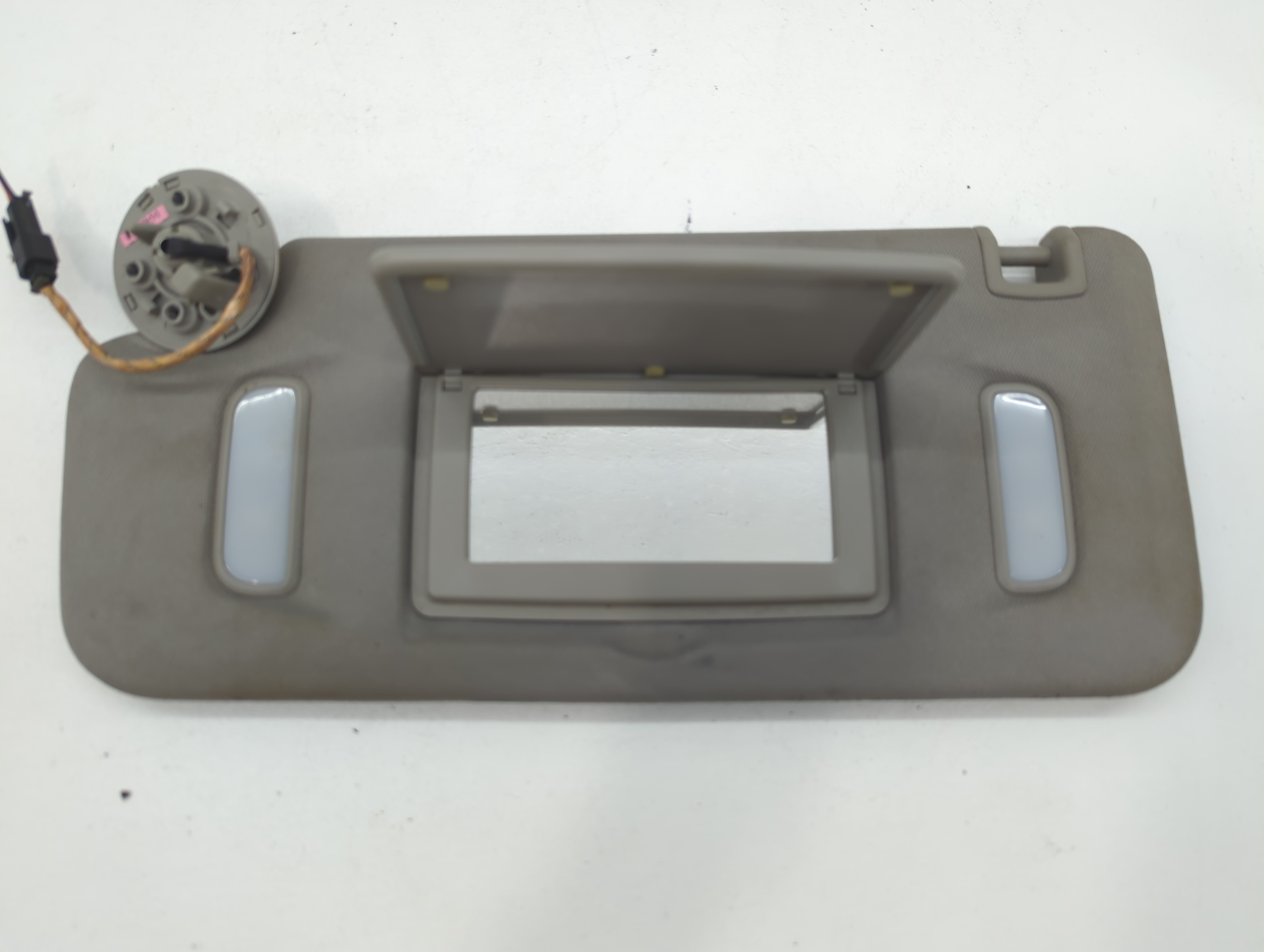 Gmc Terrain Passenger Sun Visor Mirror Right Sunvisor Grey 667134 - Oemusedautoparts1.com